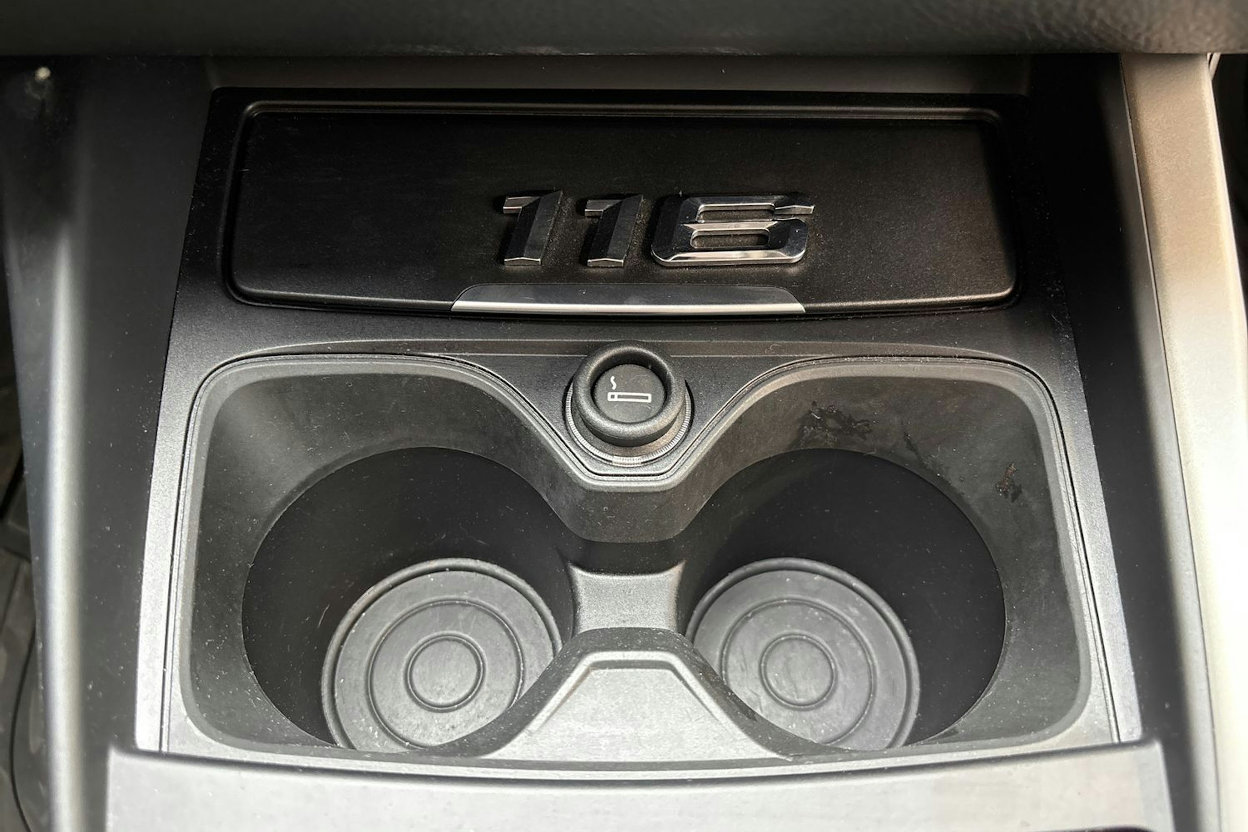 musta BMW 116 2012 kuva 26.