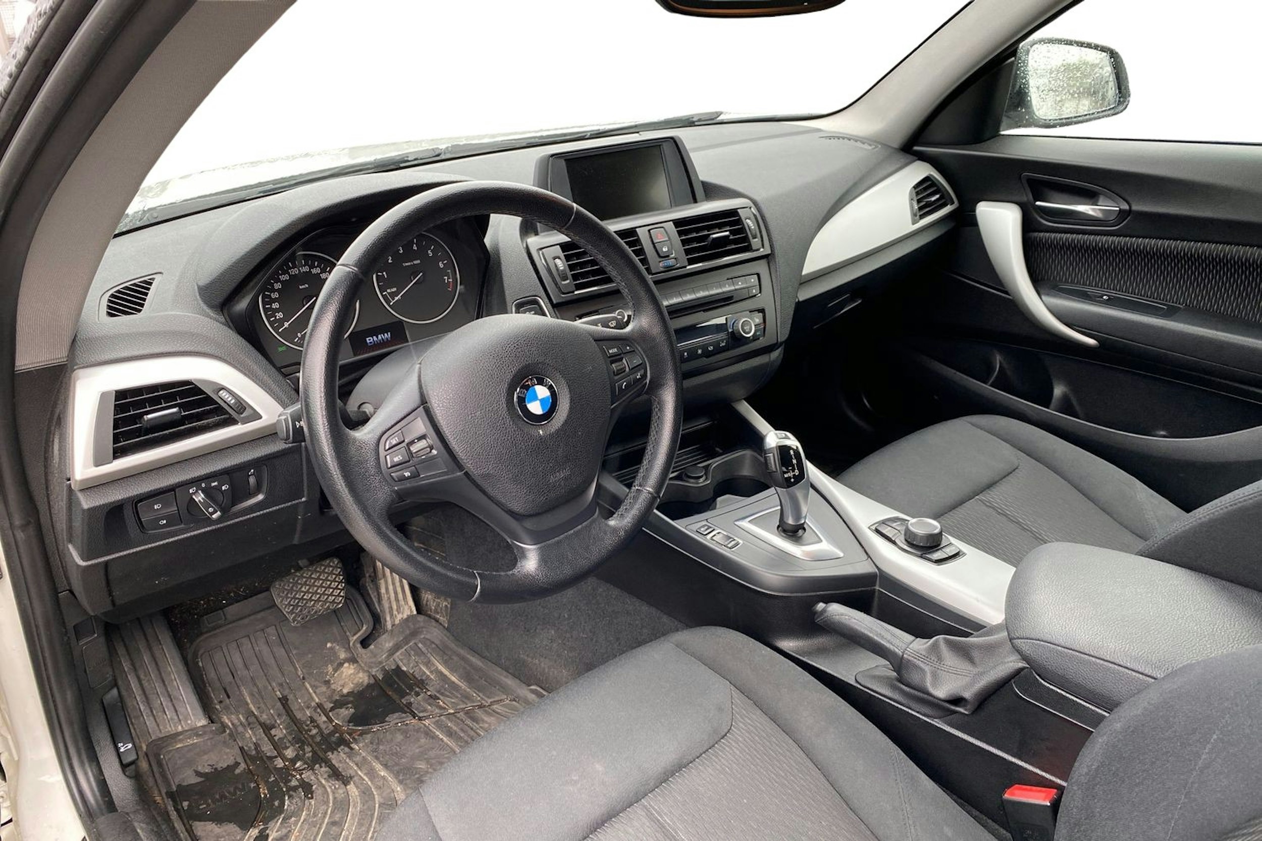 valkoinen BMW 116 2013 kuva 3.