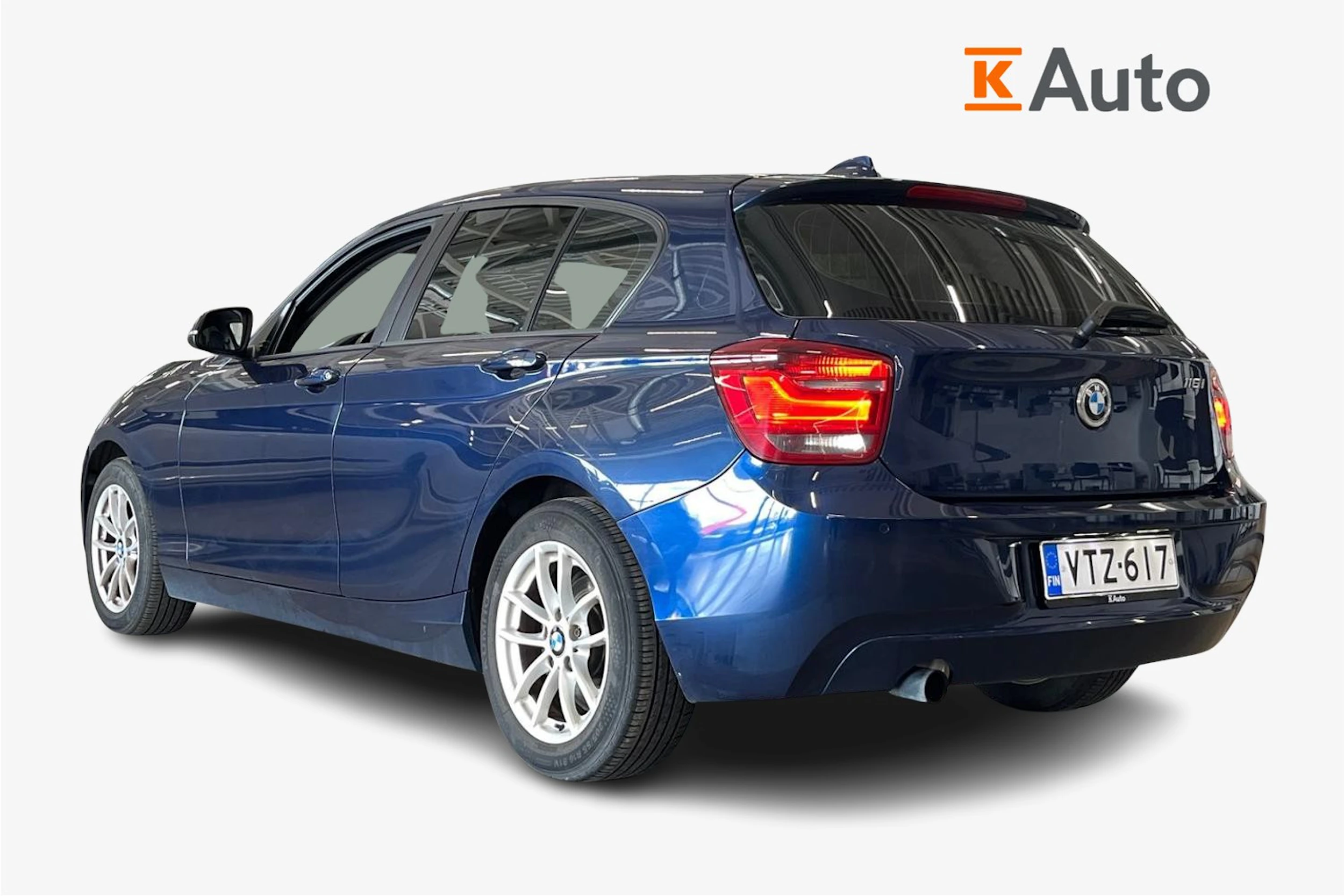sininen BMW 116 2012 kuva 2.