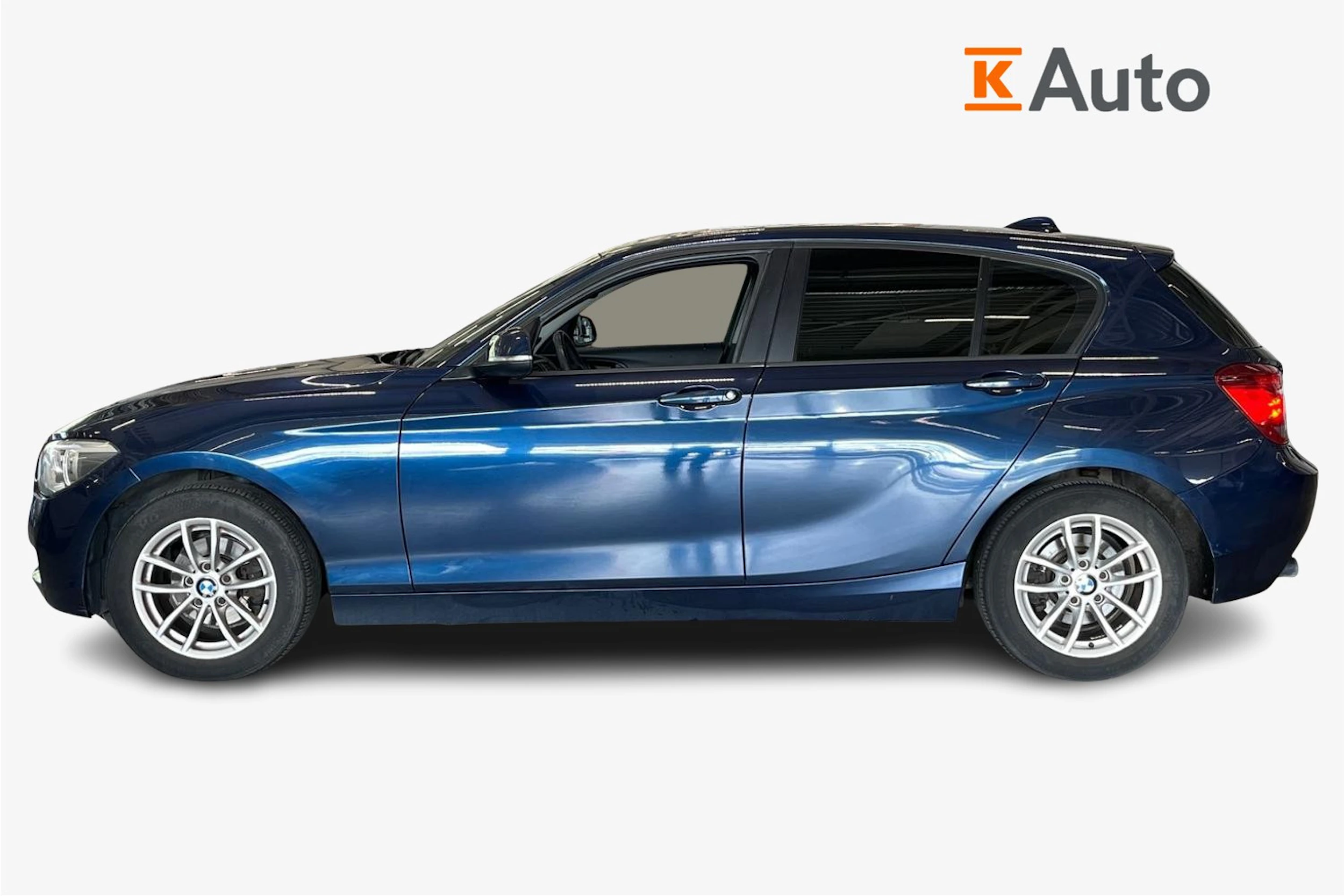 sininen BMW 116 2012 kuva 5.