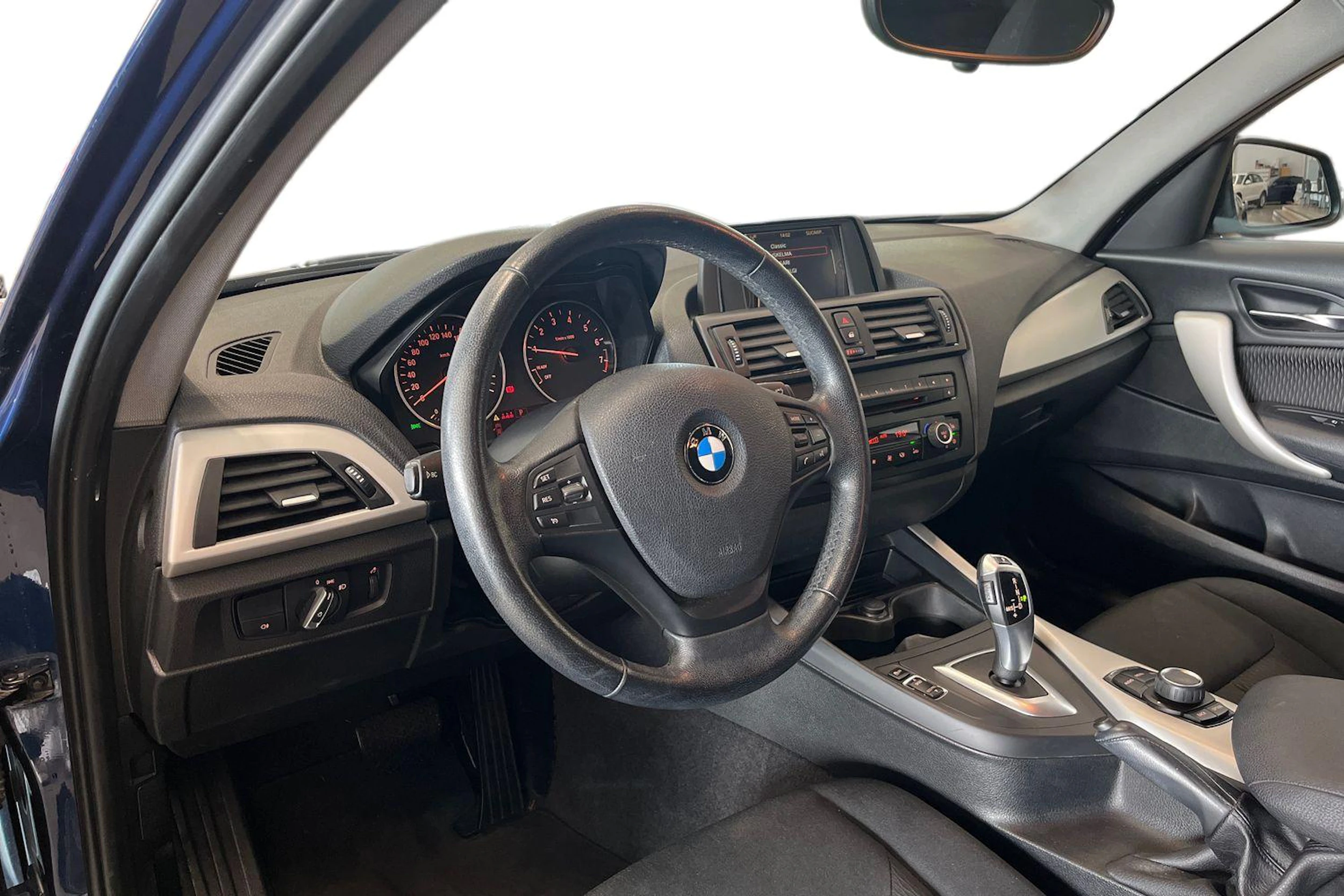 sininen BMW 116 2012 kuva 6.