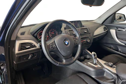 sininen BMW 116 2012 kuva 6.