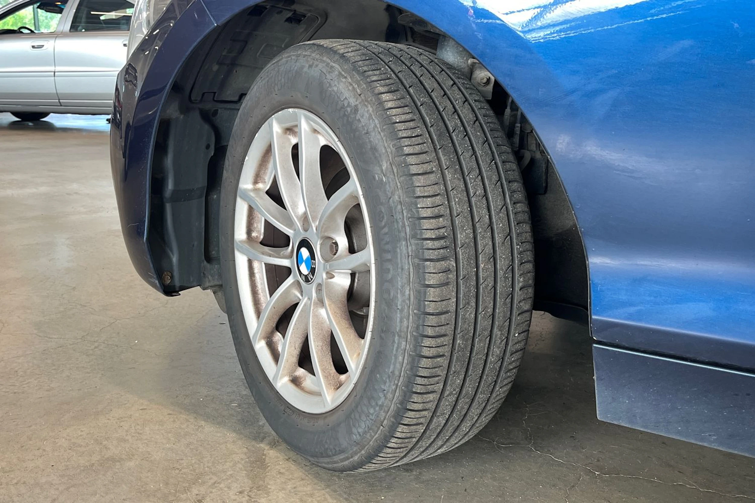 sininen BMW 116 2012 kuva 10.