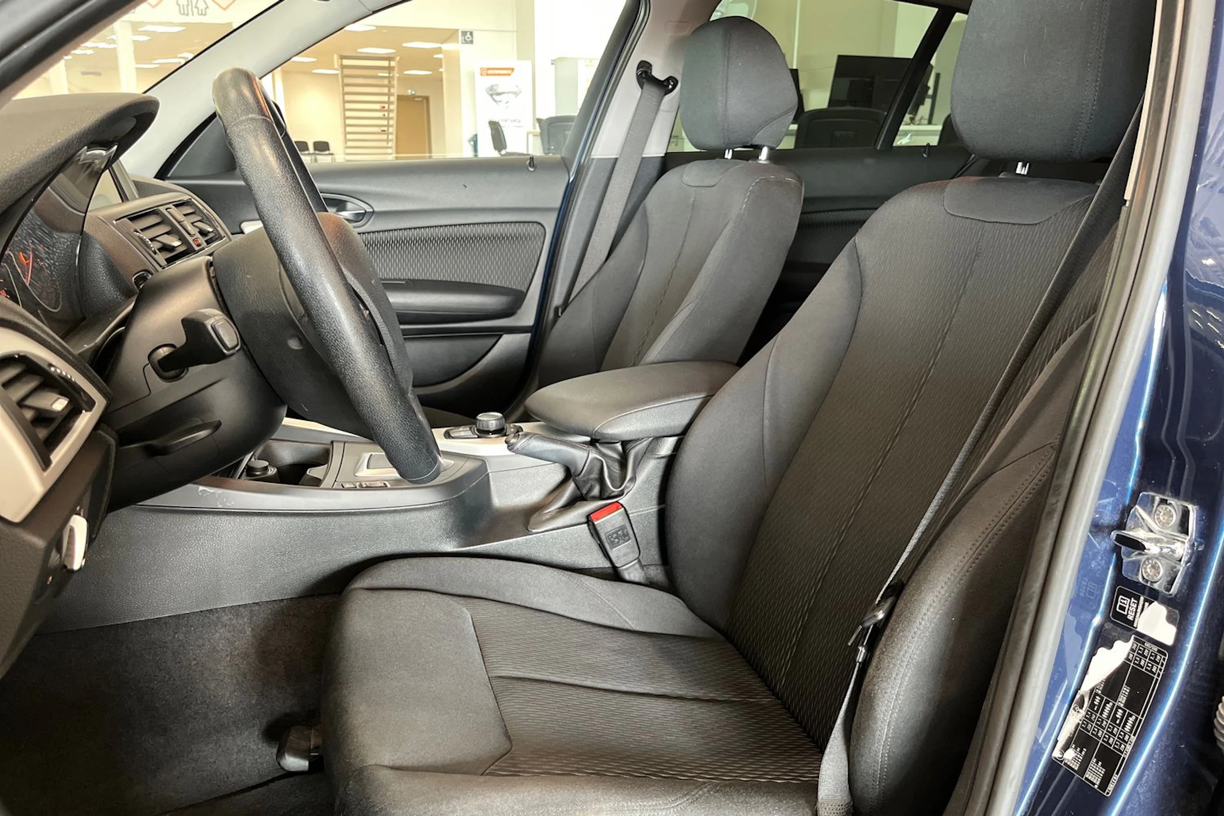 sininen BMW 116 2012 kuva 11.