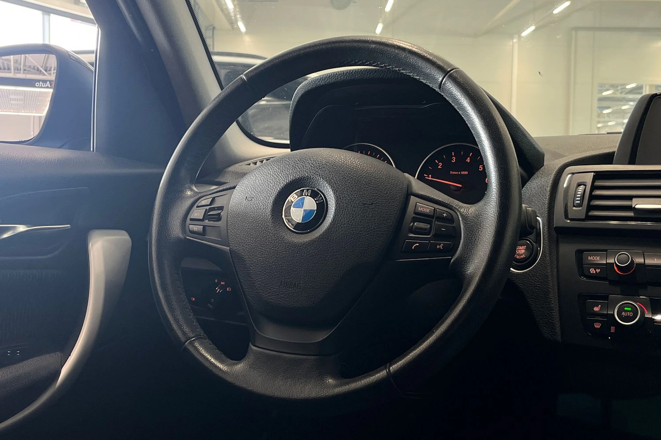 sininen BMW 116 2012 kuva 12.