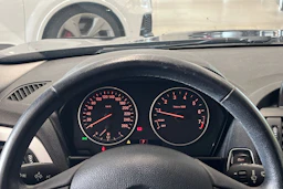 sininen BMW 116 2012 kuva 13.