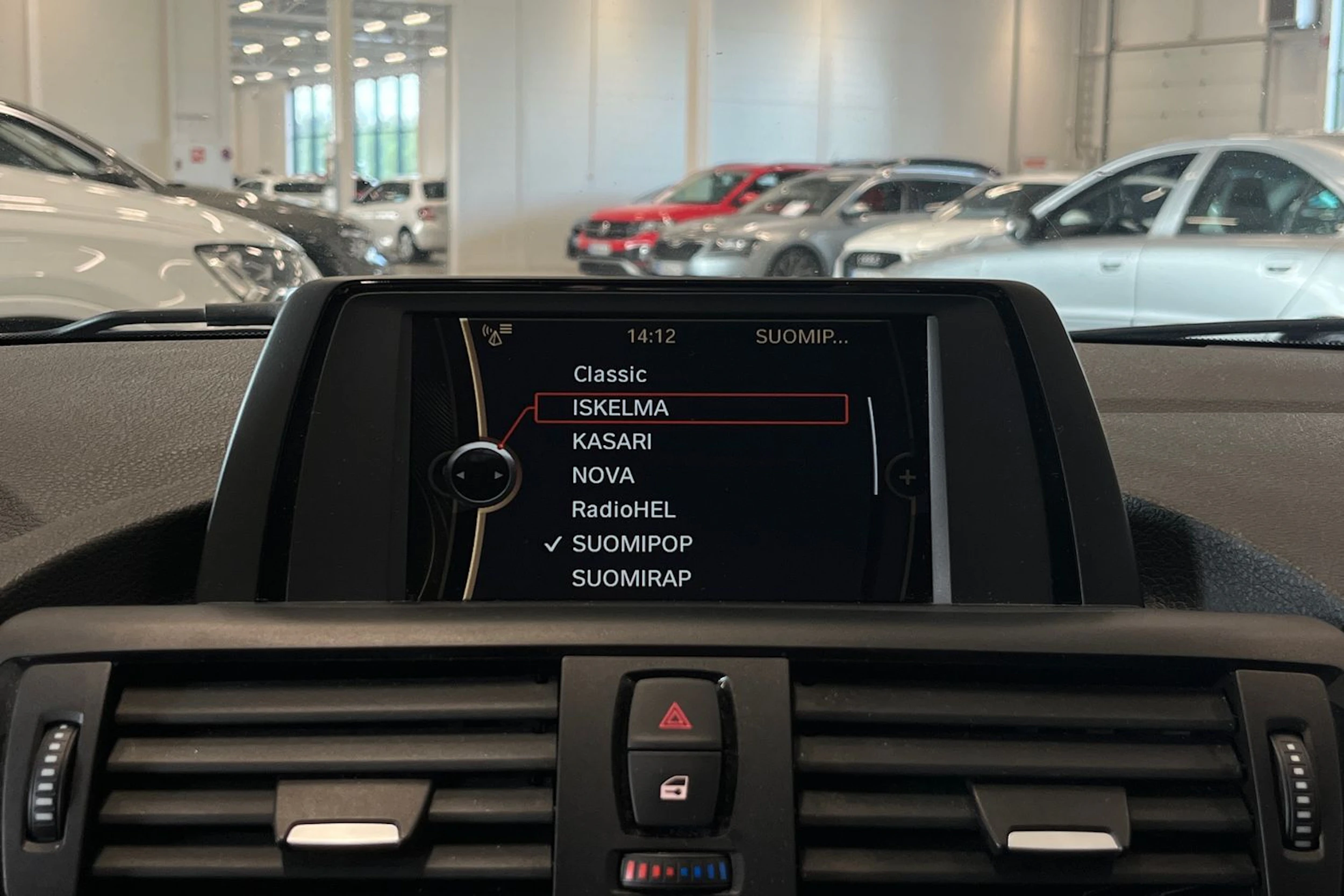 sininen BMW 116 2012 kuva 16.