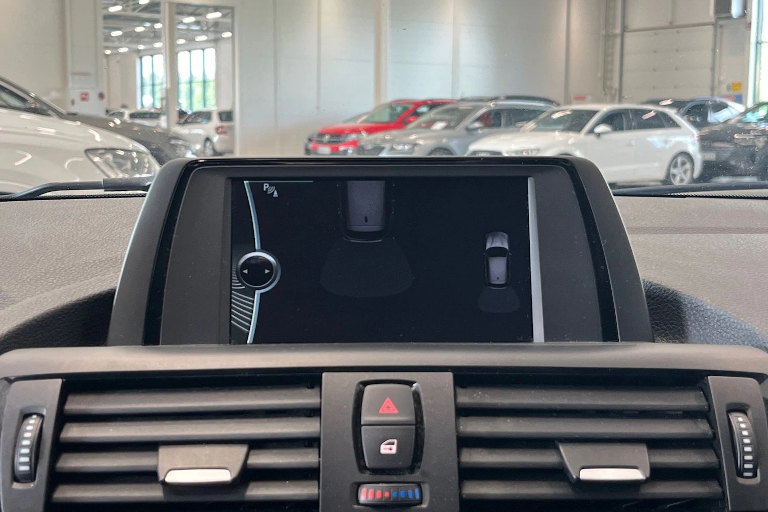 sininen BMW 116 2012 kuva 18.
