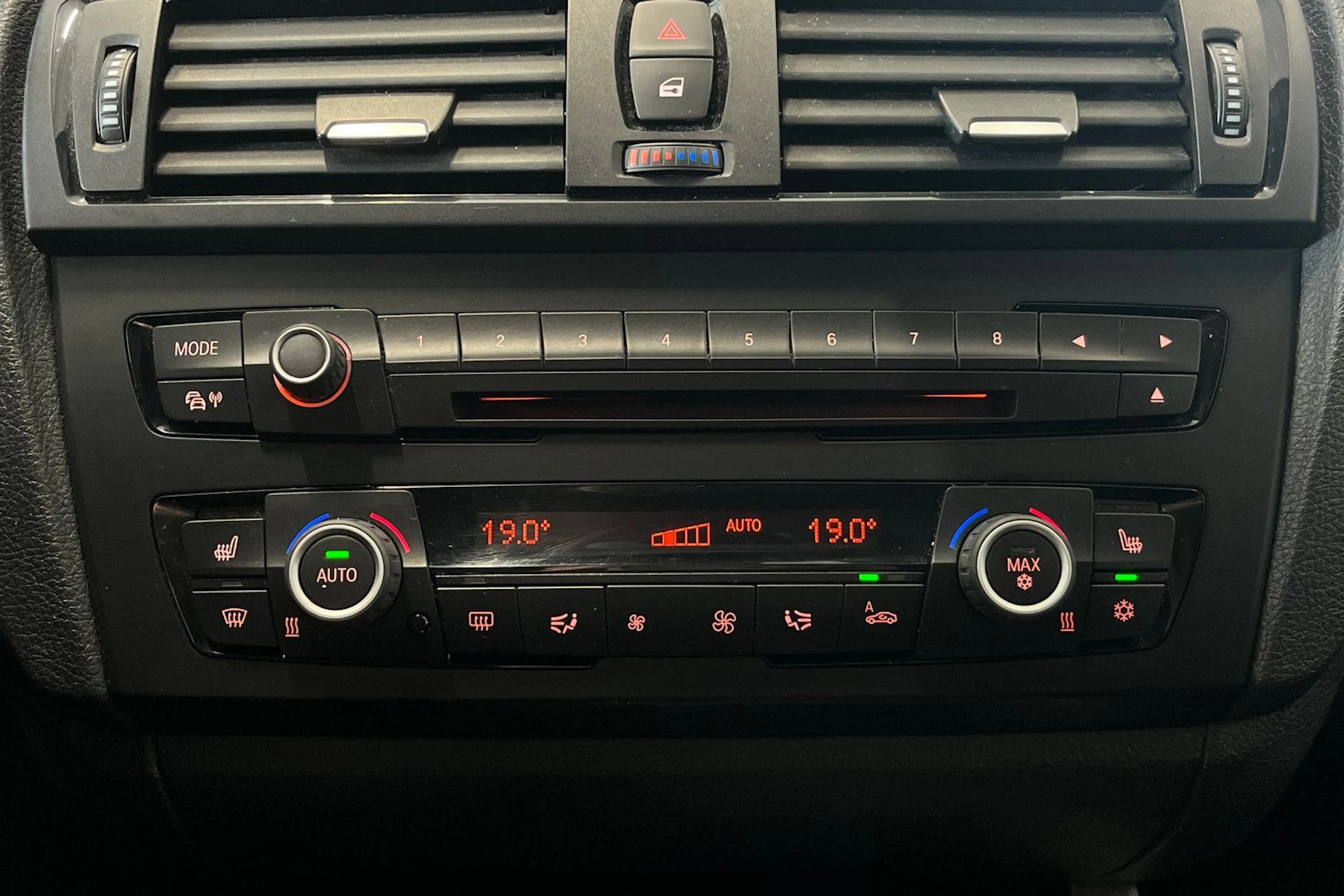 sininen BMW 116 2012 kuva 19.