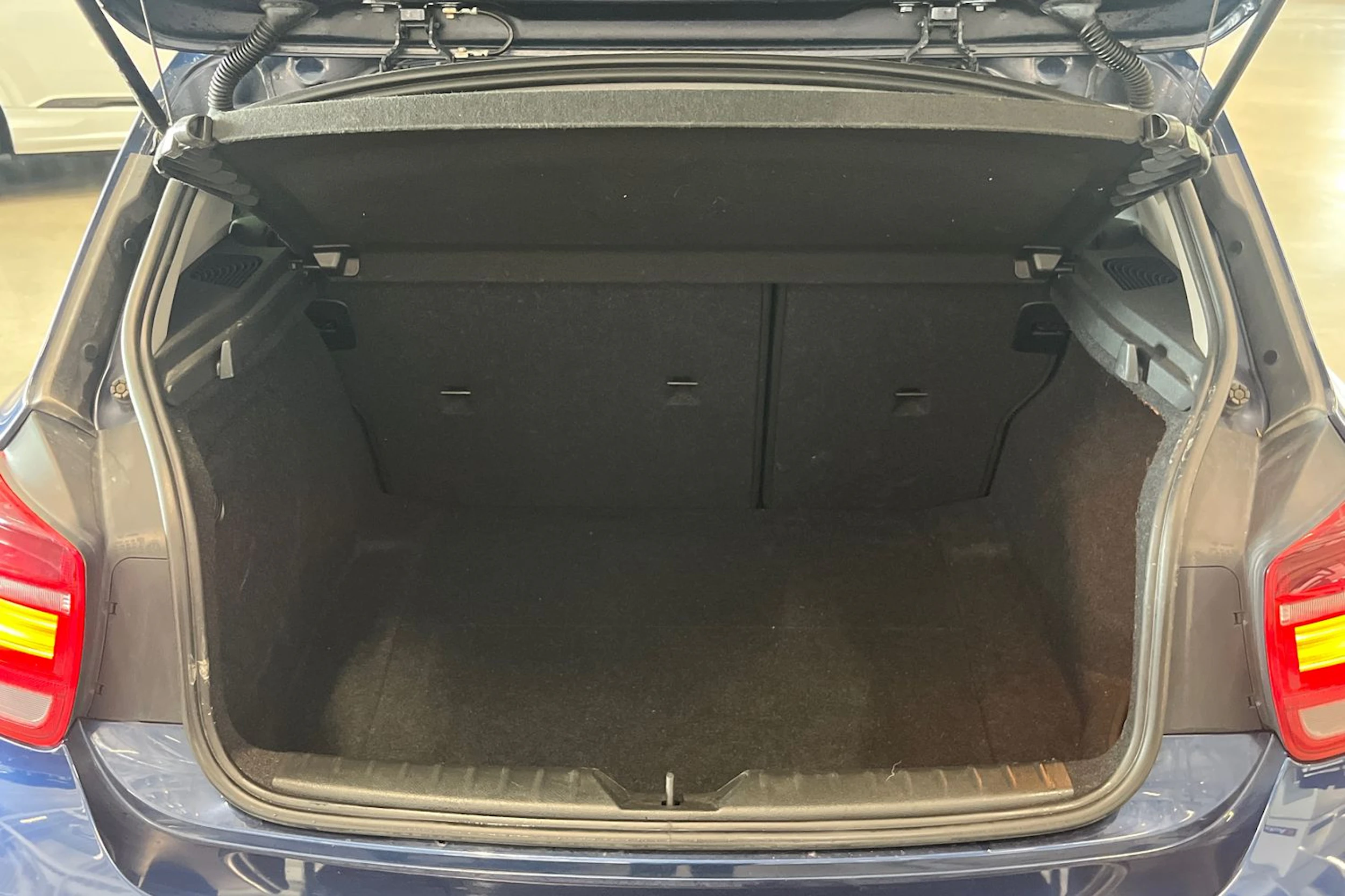 sininen BMW 116 2012 kuva 23.