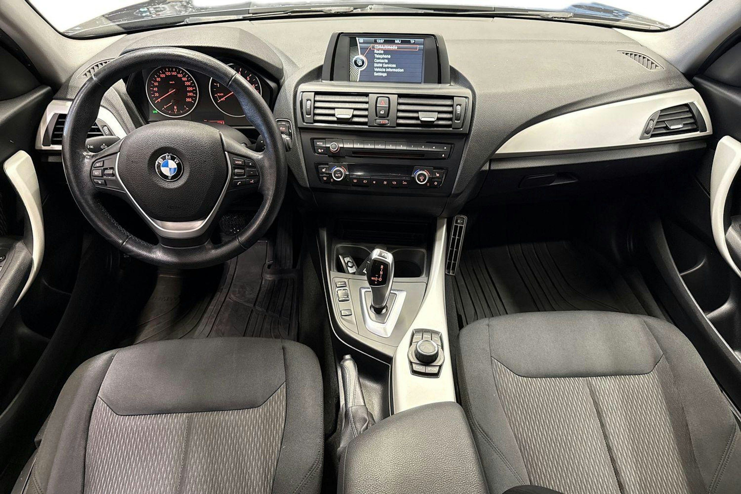 sininen BMW 116 2012 kuva 7.