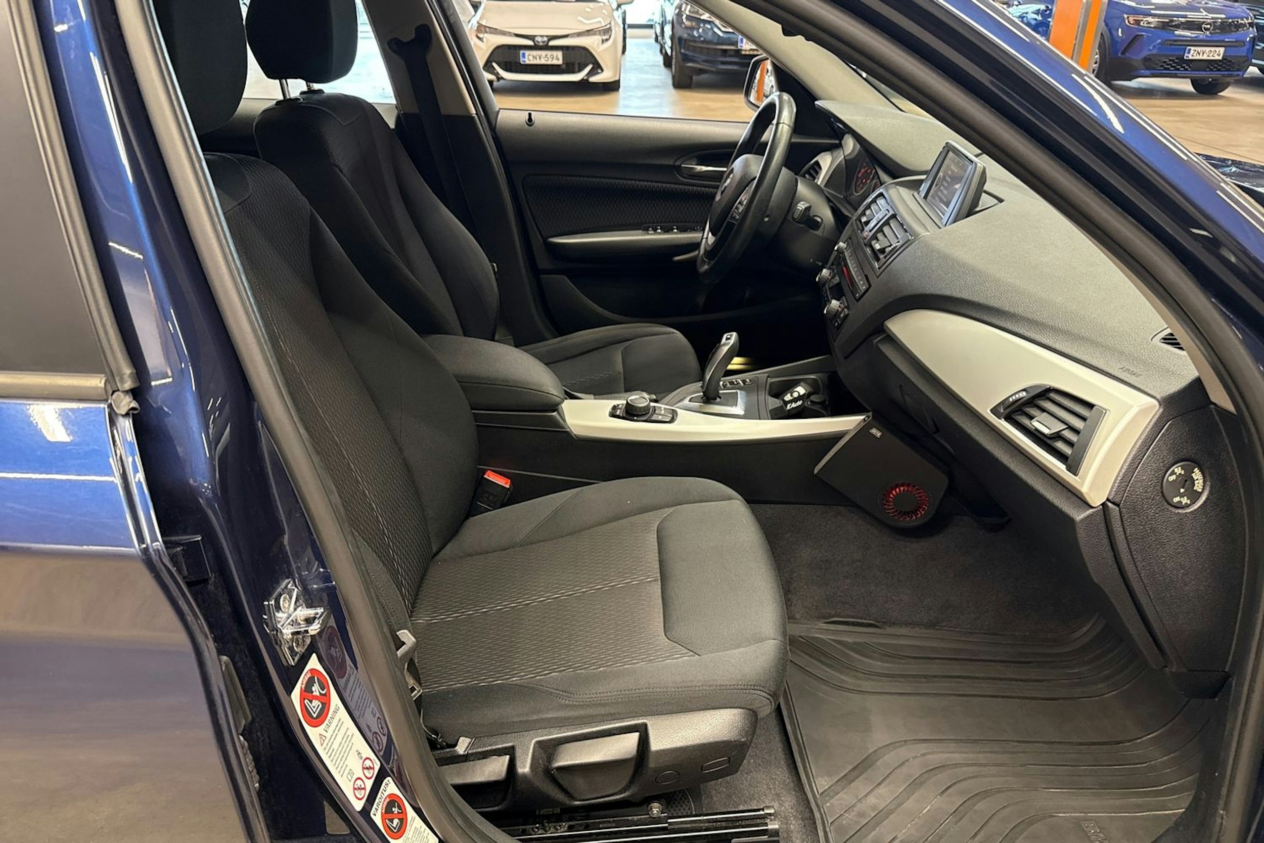 sininen BMW 116 2012 kuva 11.