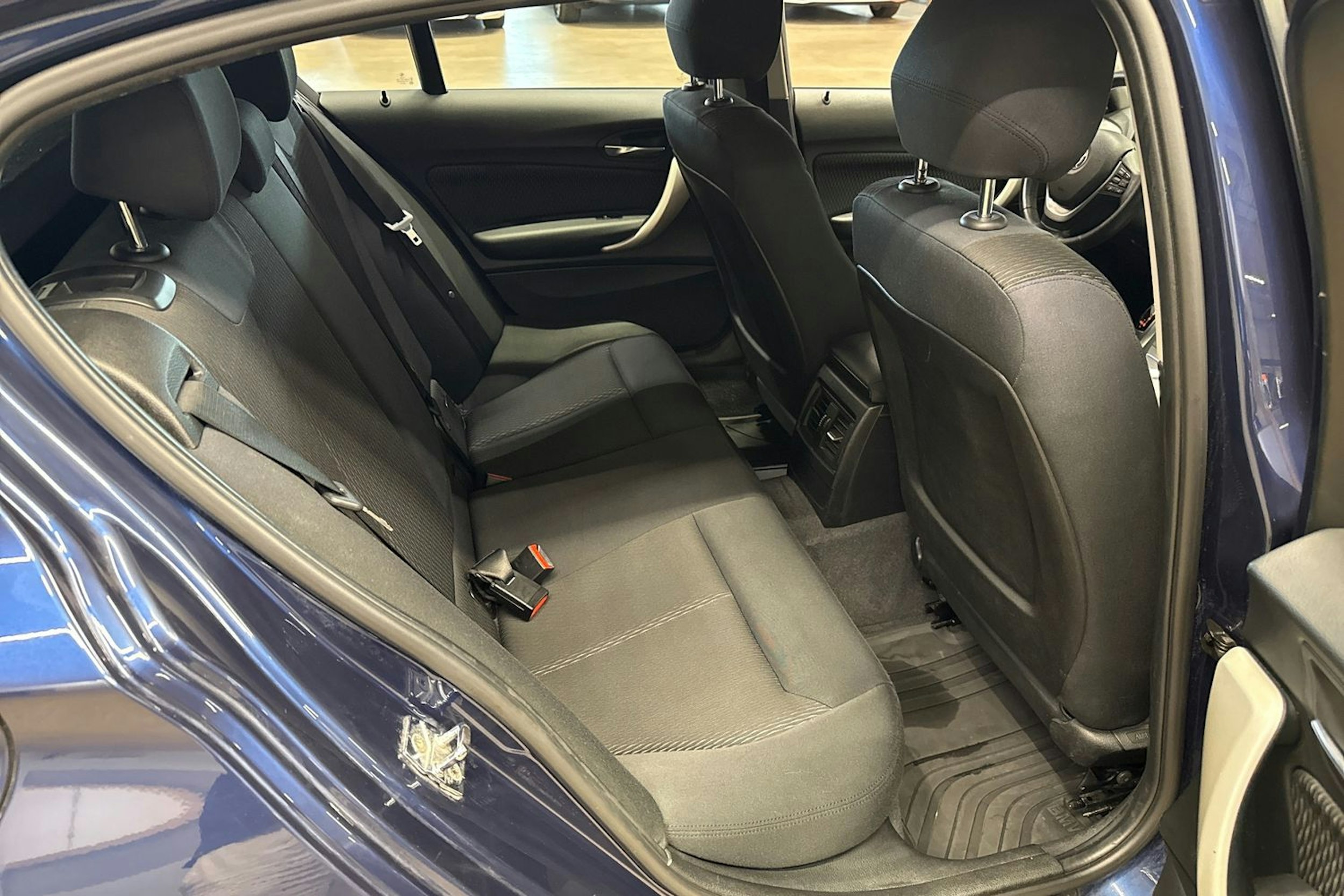 sininen BMW 116 2012 kuva 12.