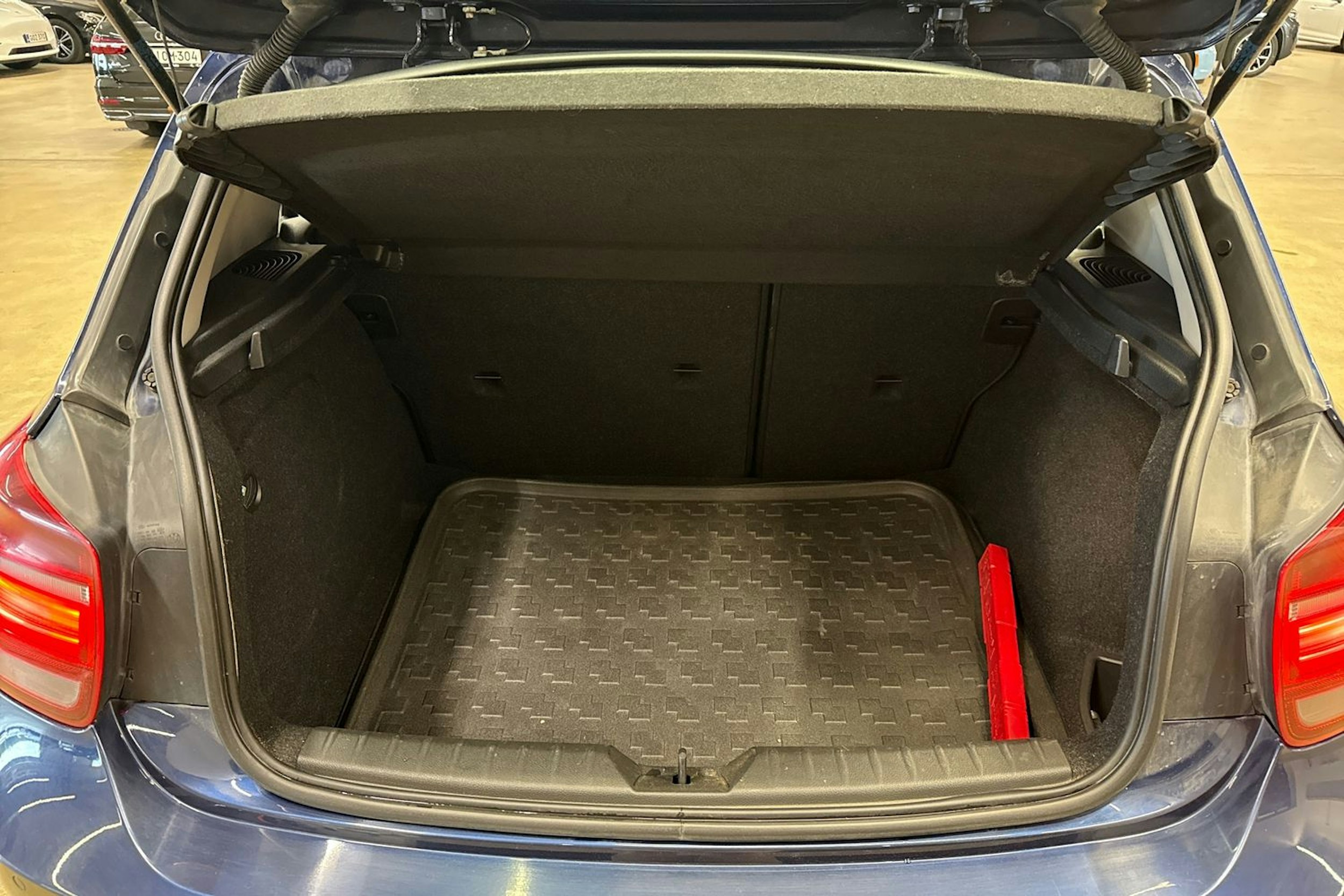 sininen BMW 116 2012 kuva 13.