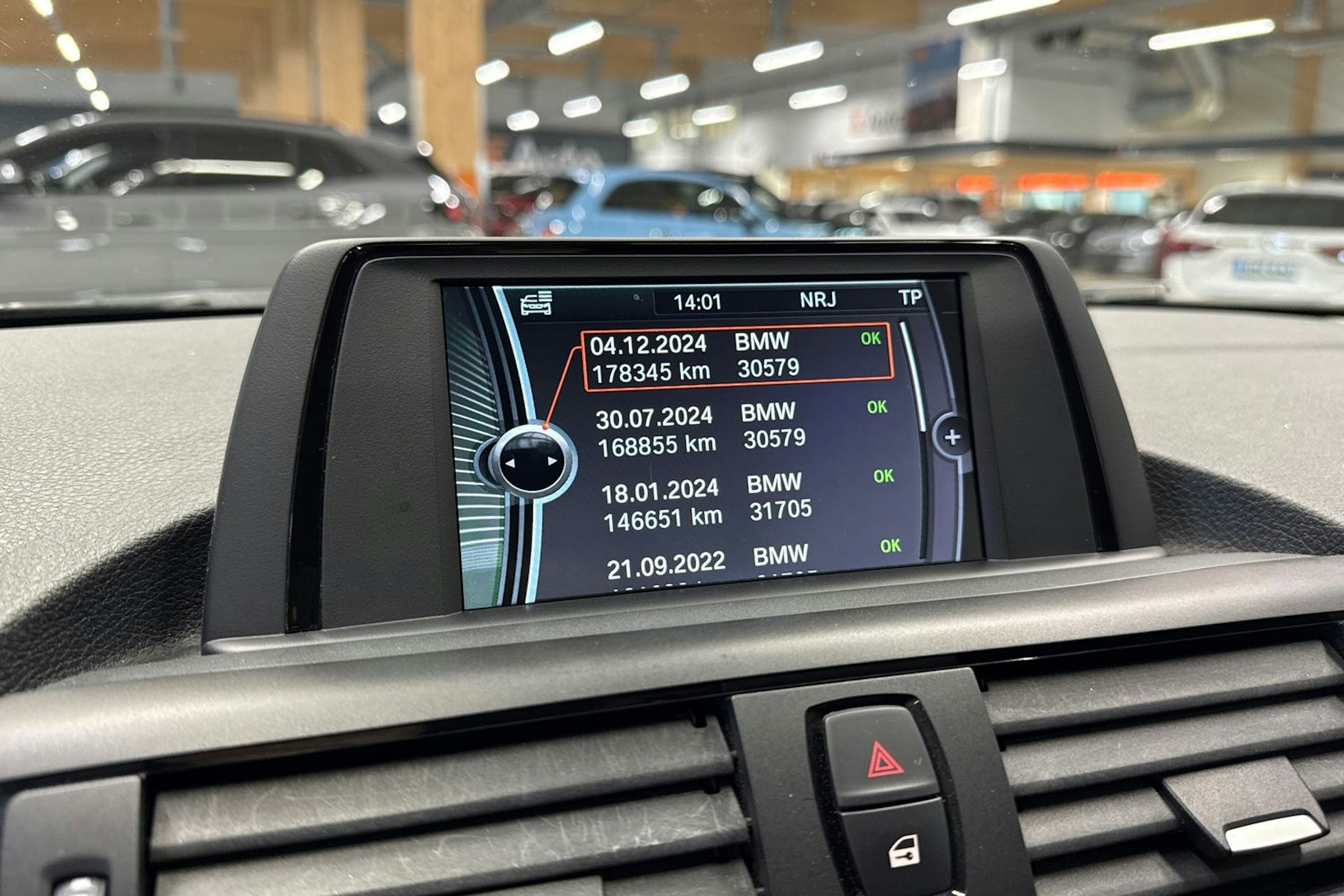 sininen BMW 116 2012 kuva 20.