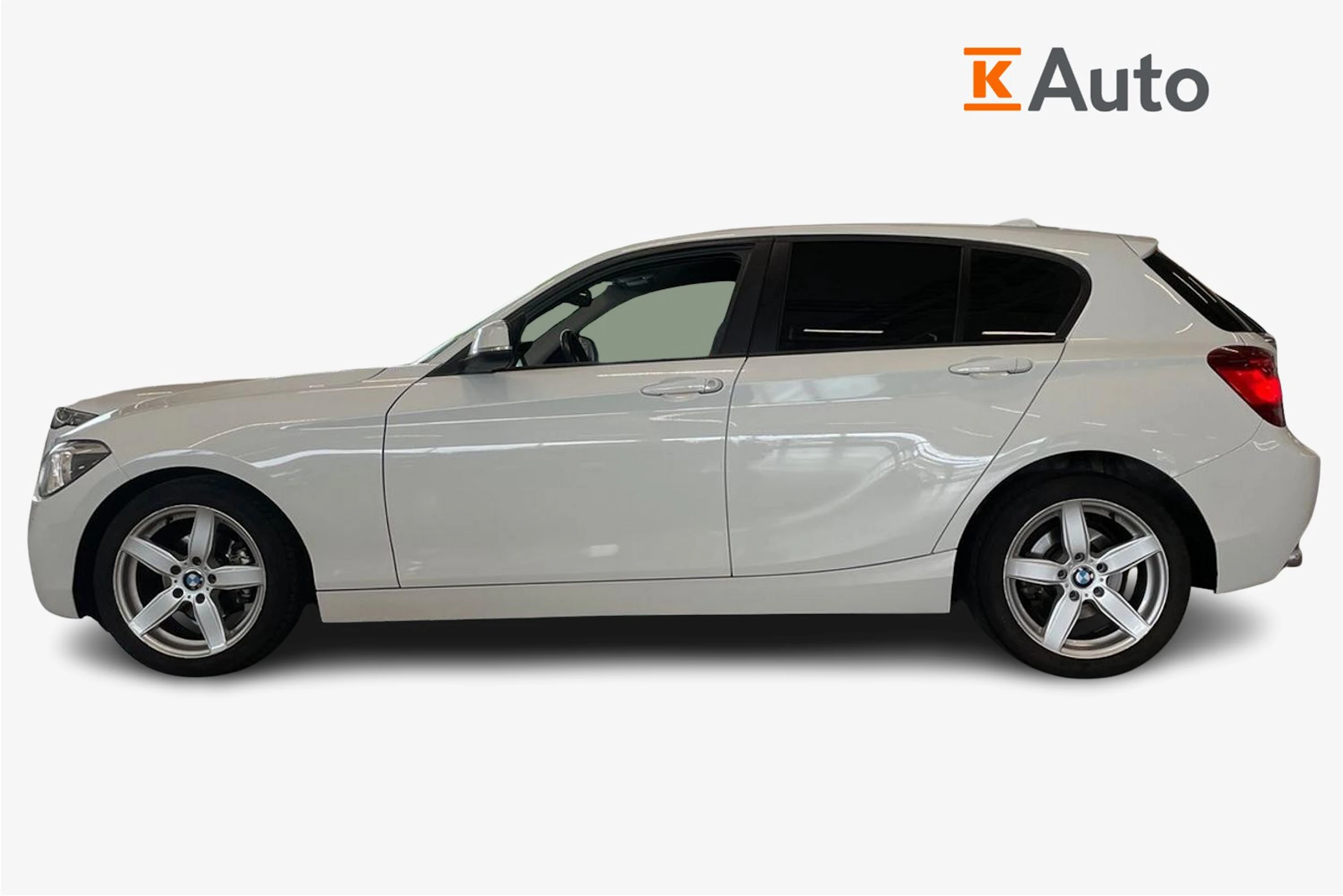 valkoinen BMW 116 2013 kuva 5.
