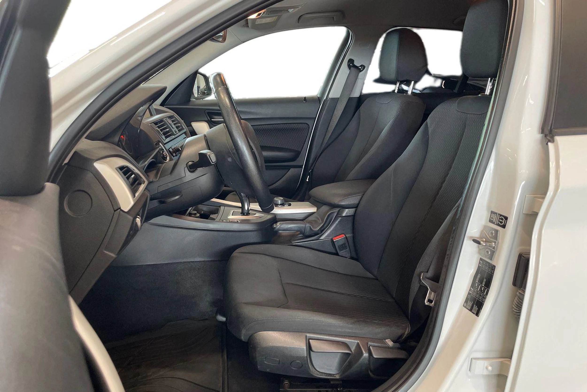 valkoinen BMW 116 2013 kuva 6.