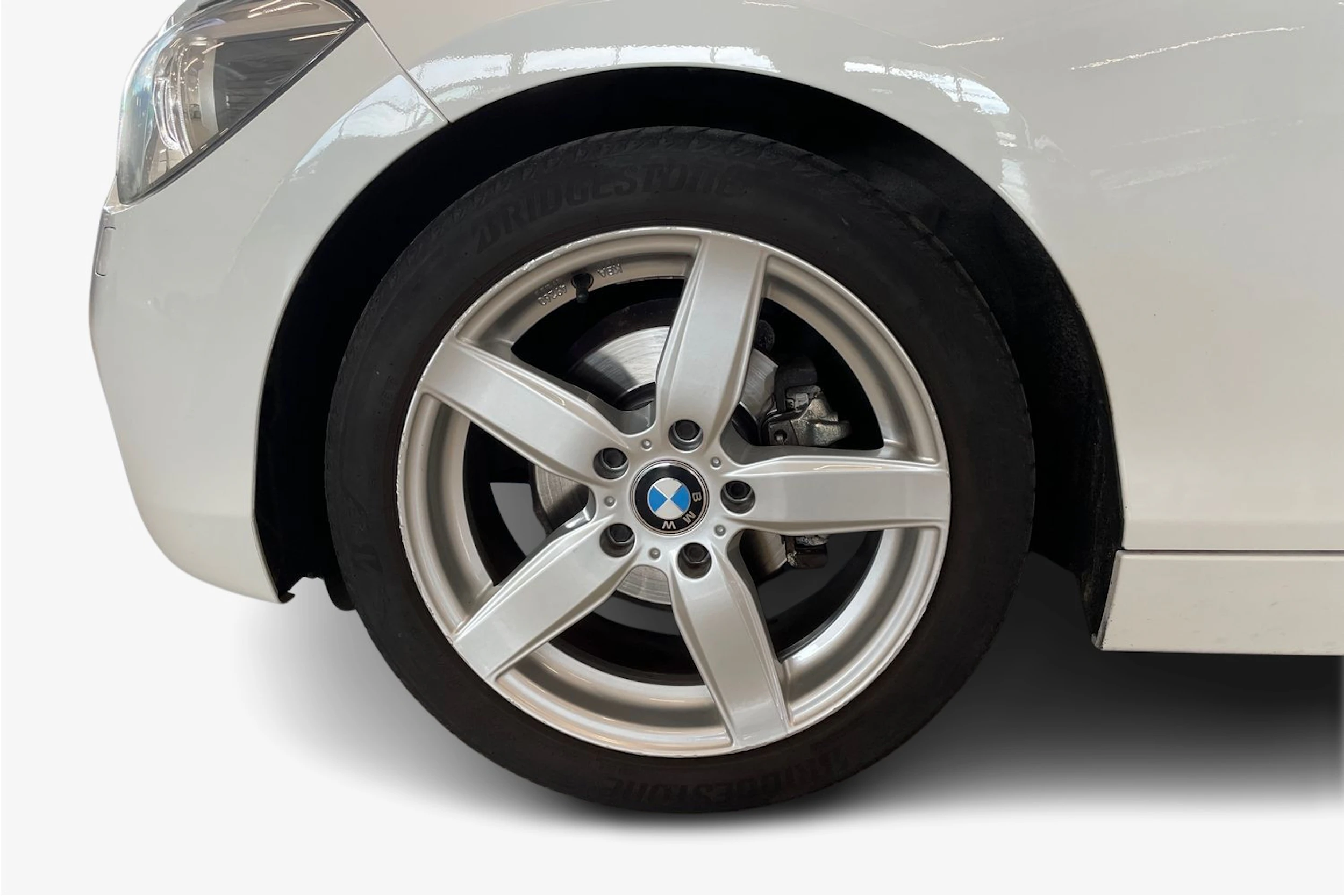 valkoinen BMW 116 2013 kuva 9.