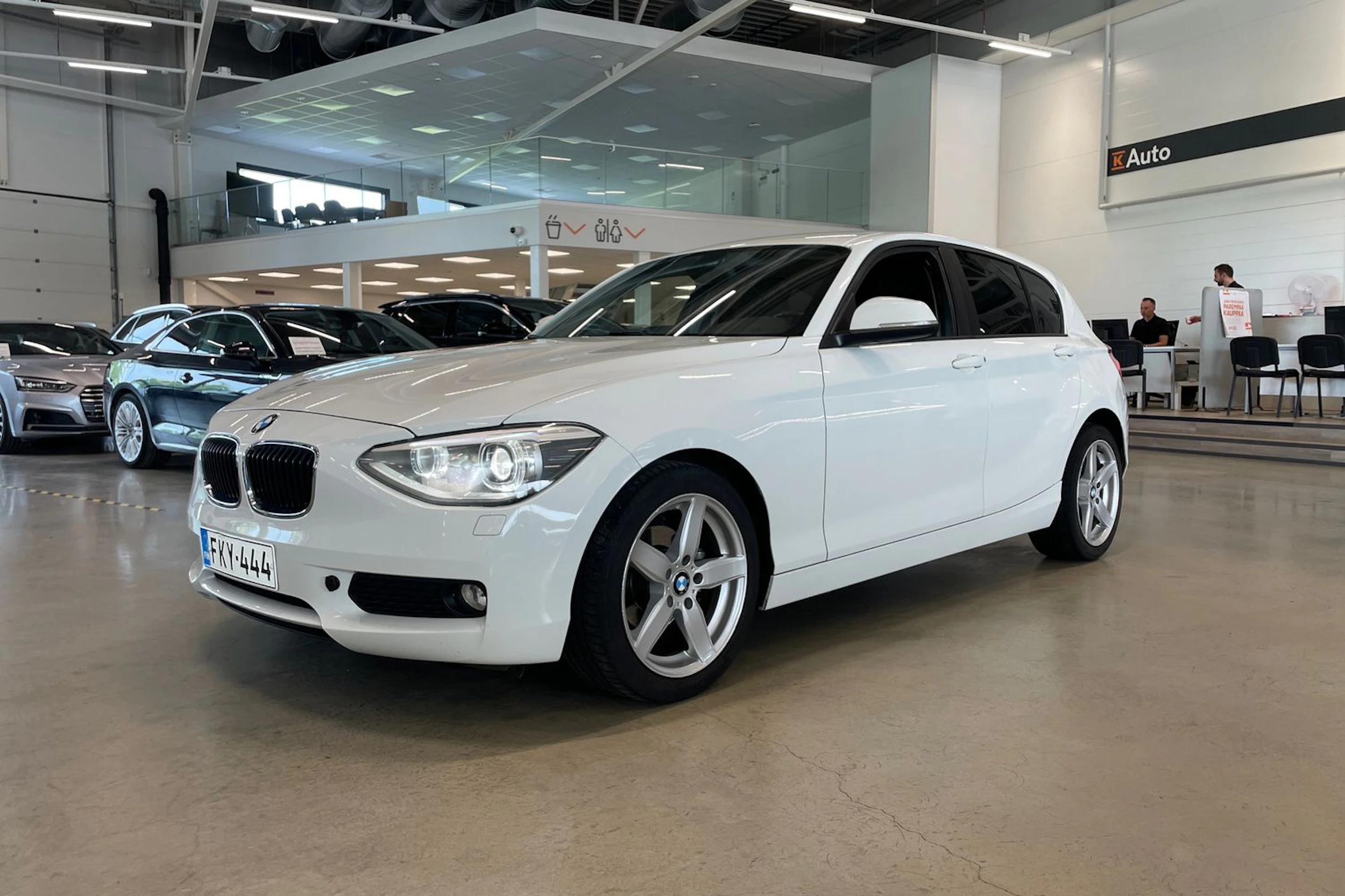 valkoinen BMW 116 2013 kuva 11.