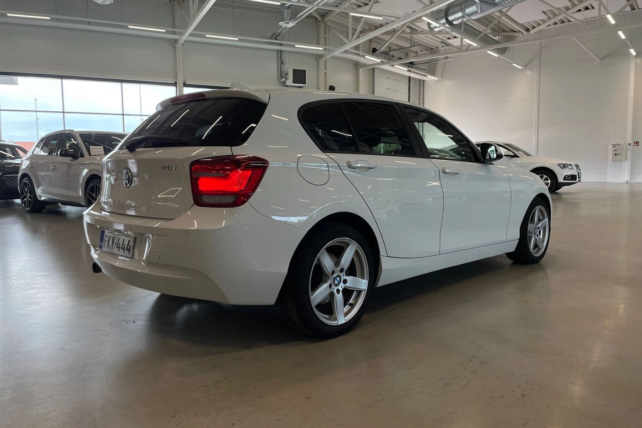 valkoinen BMW 116 2013 kuva 12.
