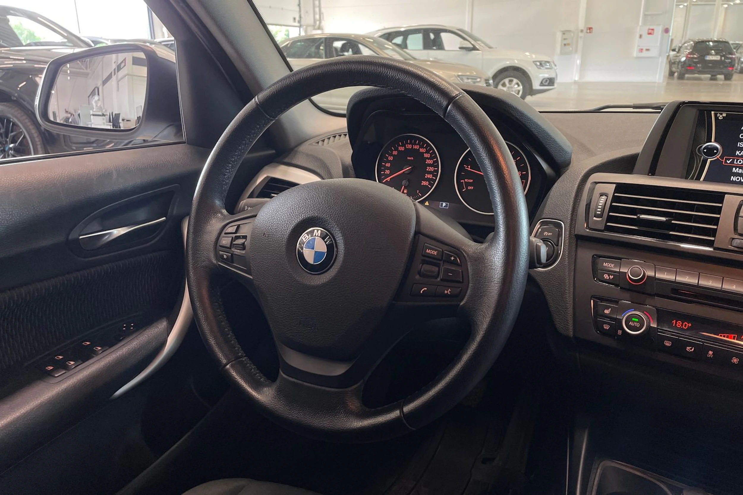 valkoinen BMW 116 2013 kuva 16.