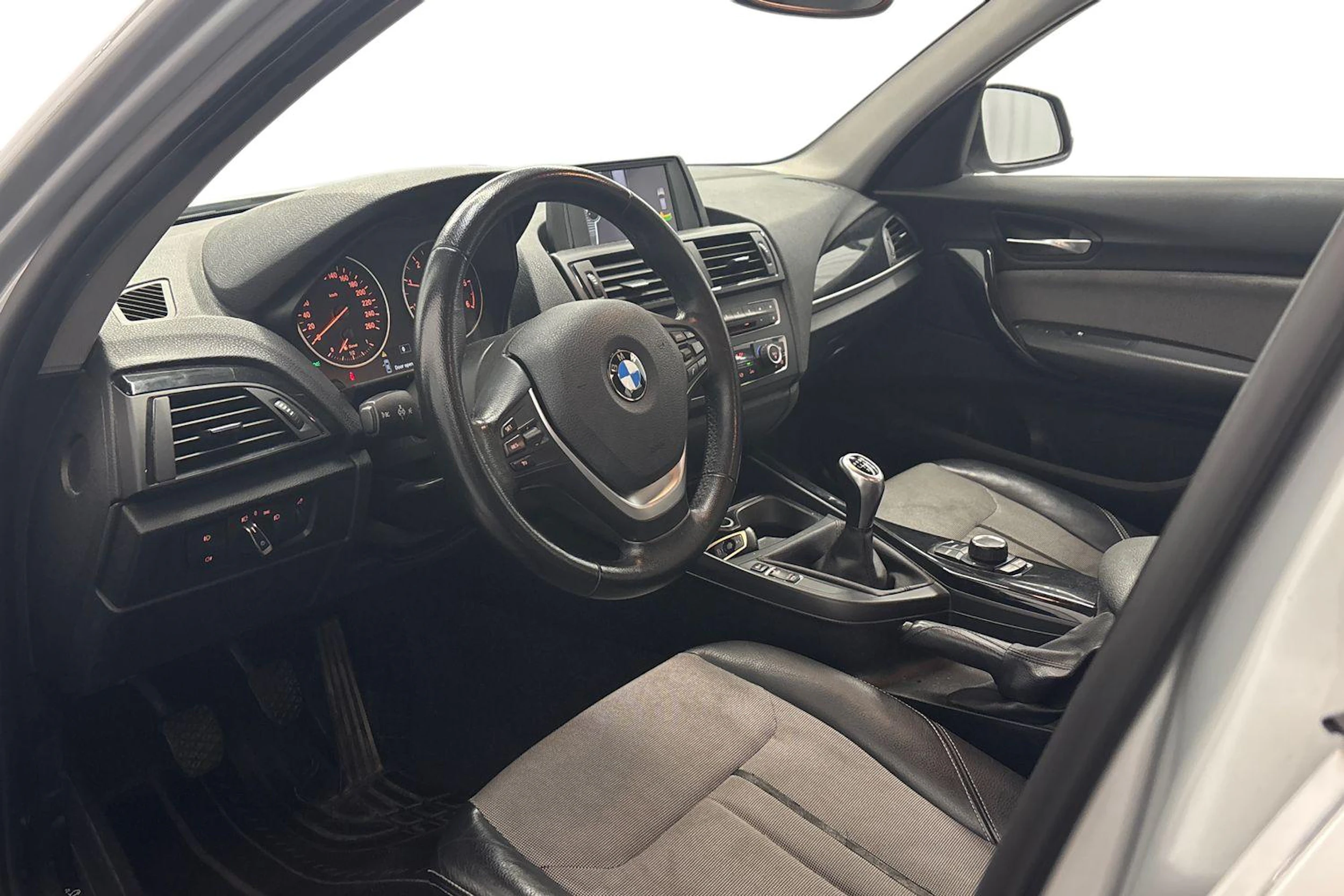 hopea BMW 116 2013 kuva 6.