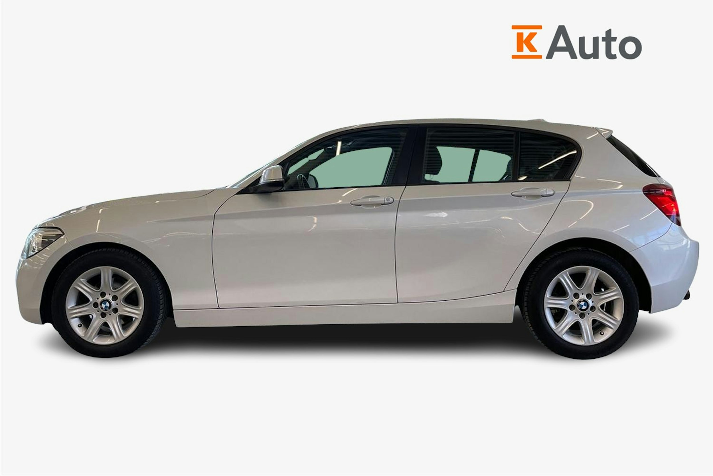 valkoinen BMW 116 2013 kuva 6.