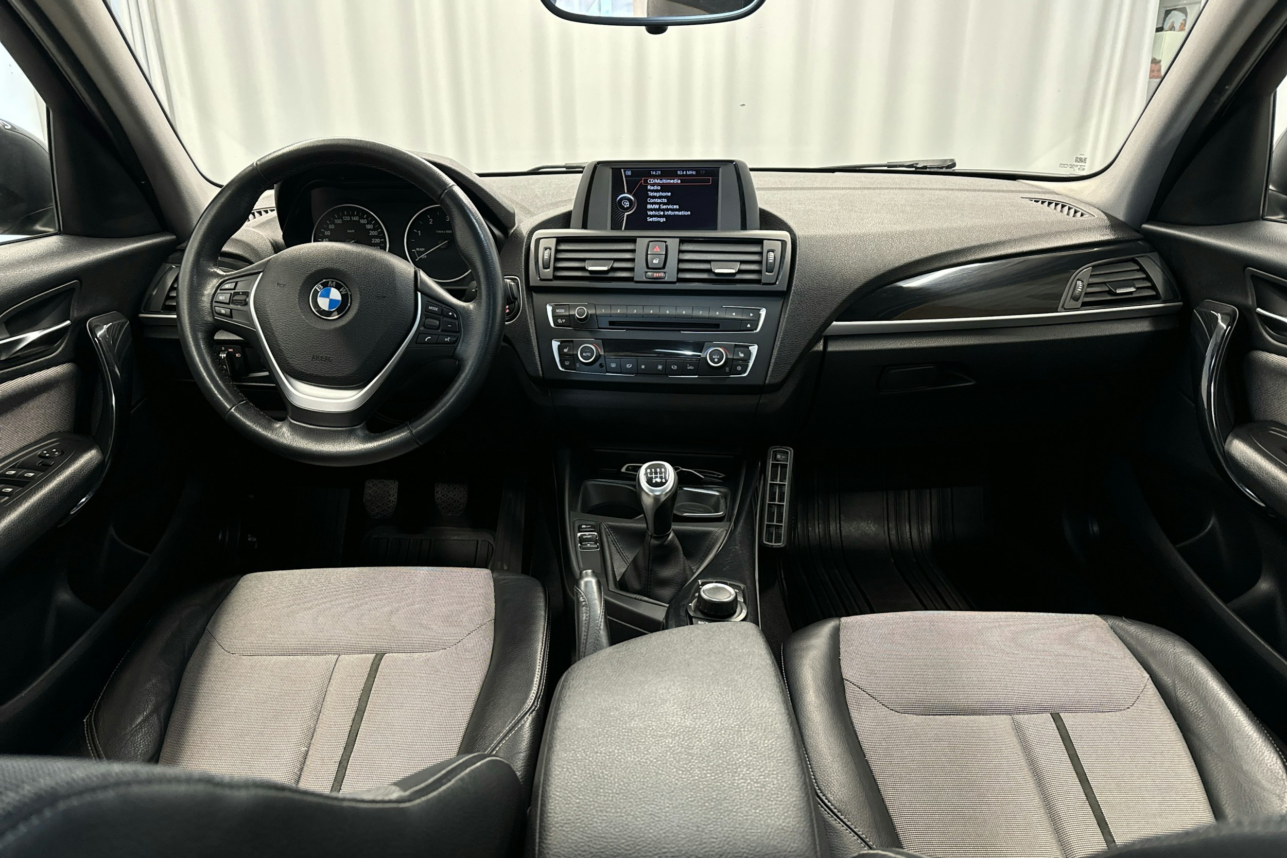 musta BMW 116 2013 kuva 7.