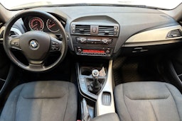 valkoinen BMW 116 2013 kuva 9.