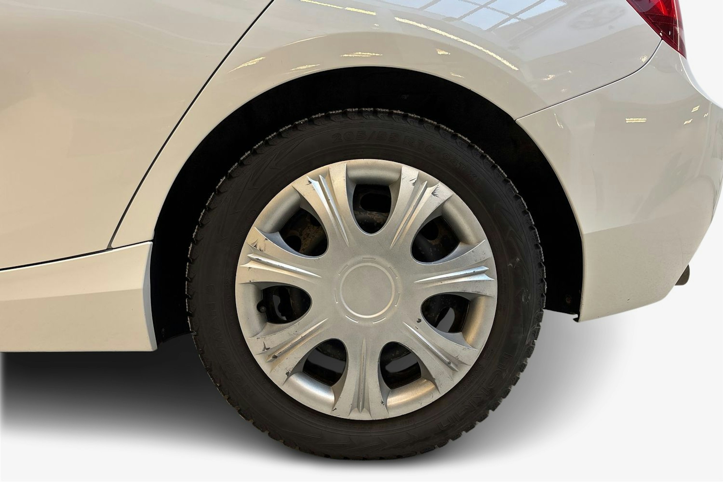 valkoinen BMW 116 2013 kuva 11.