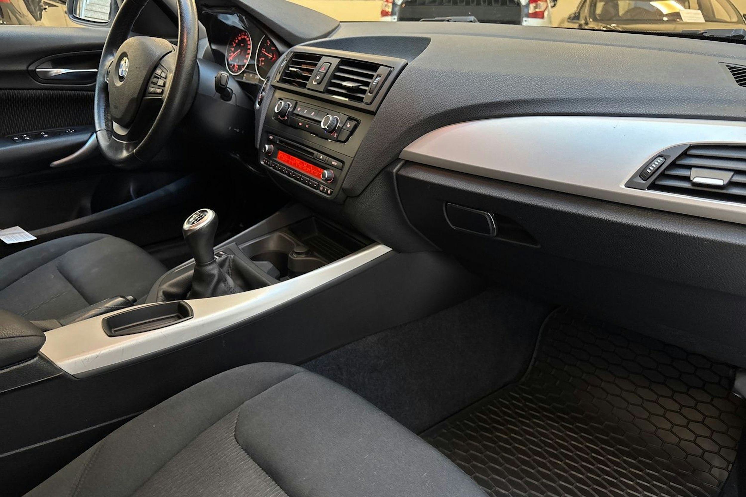 valkoinen BMW 116 2013 kuva 21.