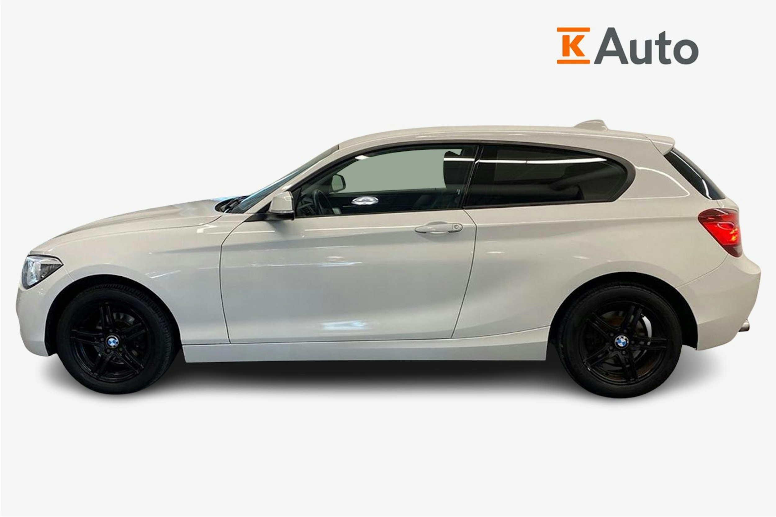 valkoinen BMW 116 2013 kuva 9.