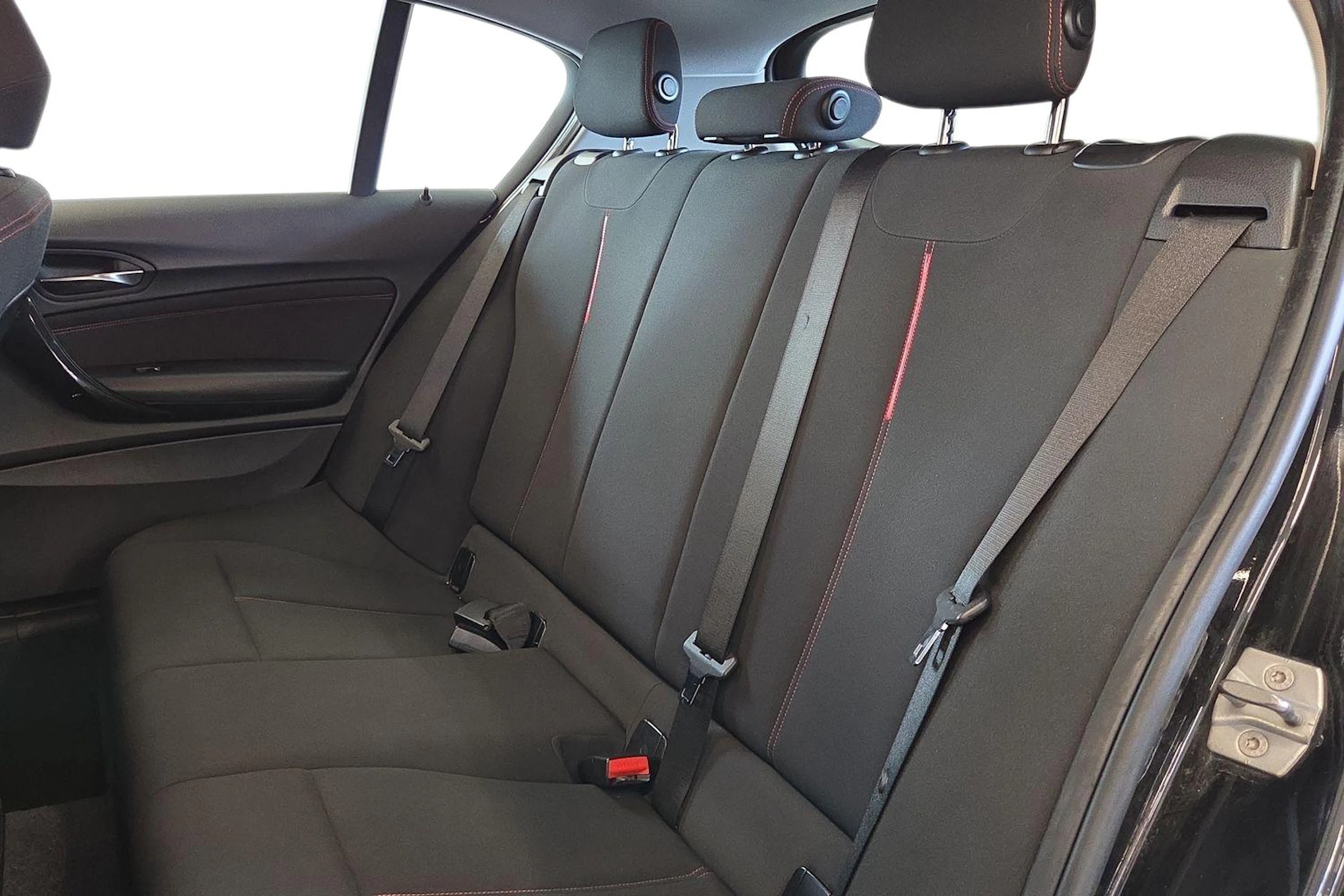 musta BMW 116 2014 kuva 8.