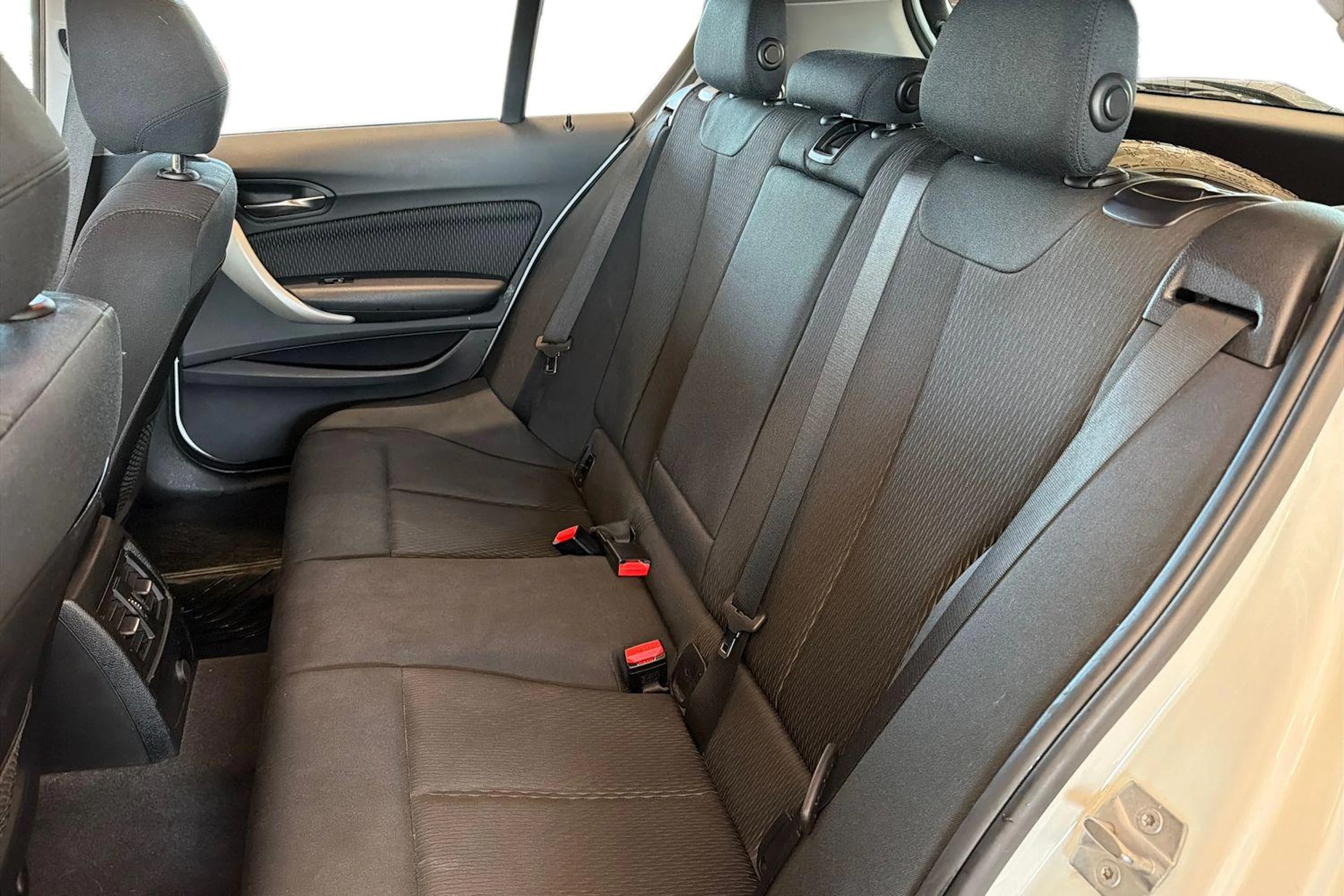 valkoinen BMW 116 2014 kuva 8.