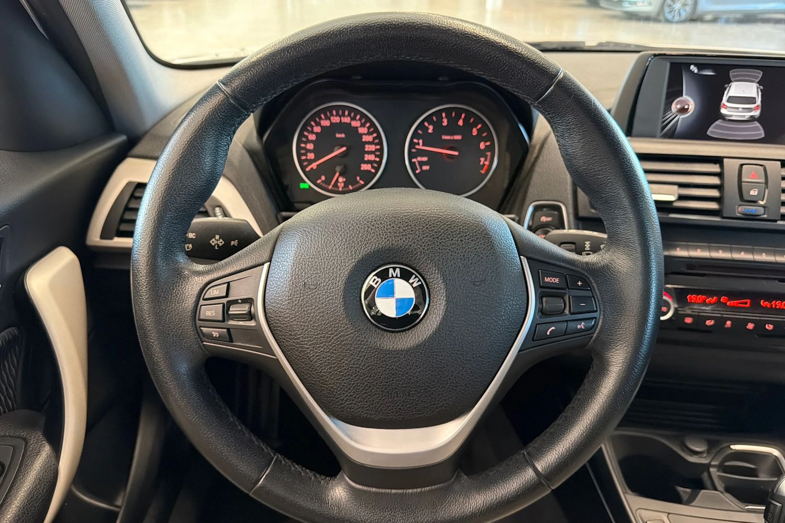 valkoinen BMW 116 2014 kuva 16.