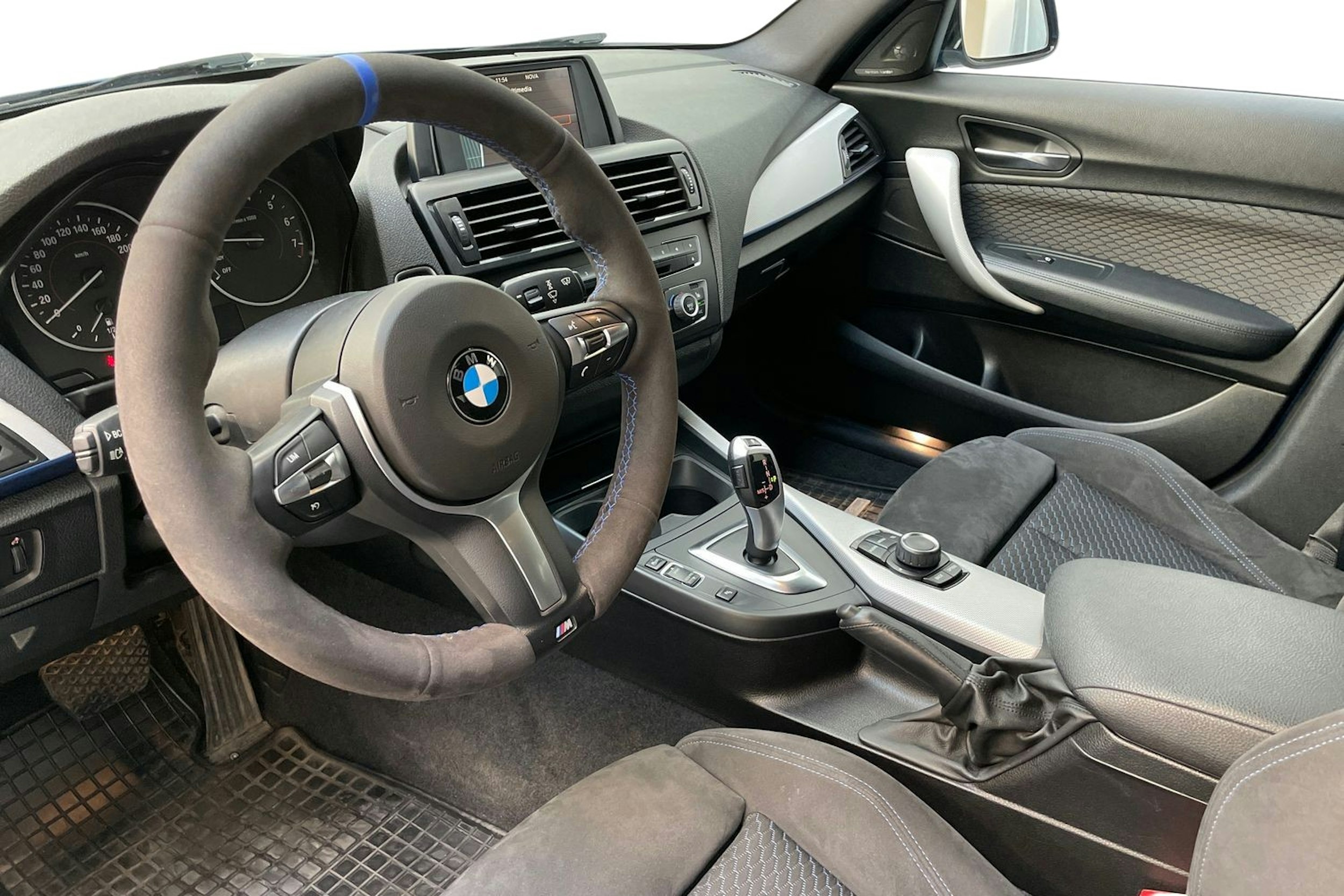 sininen BMW 116 2014 kuva 7.