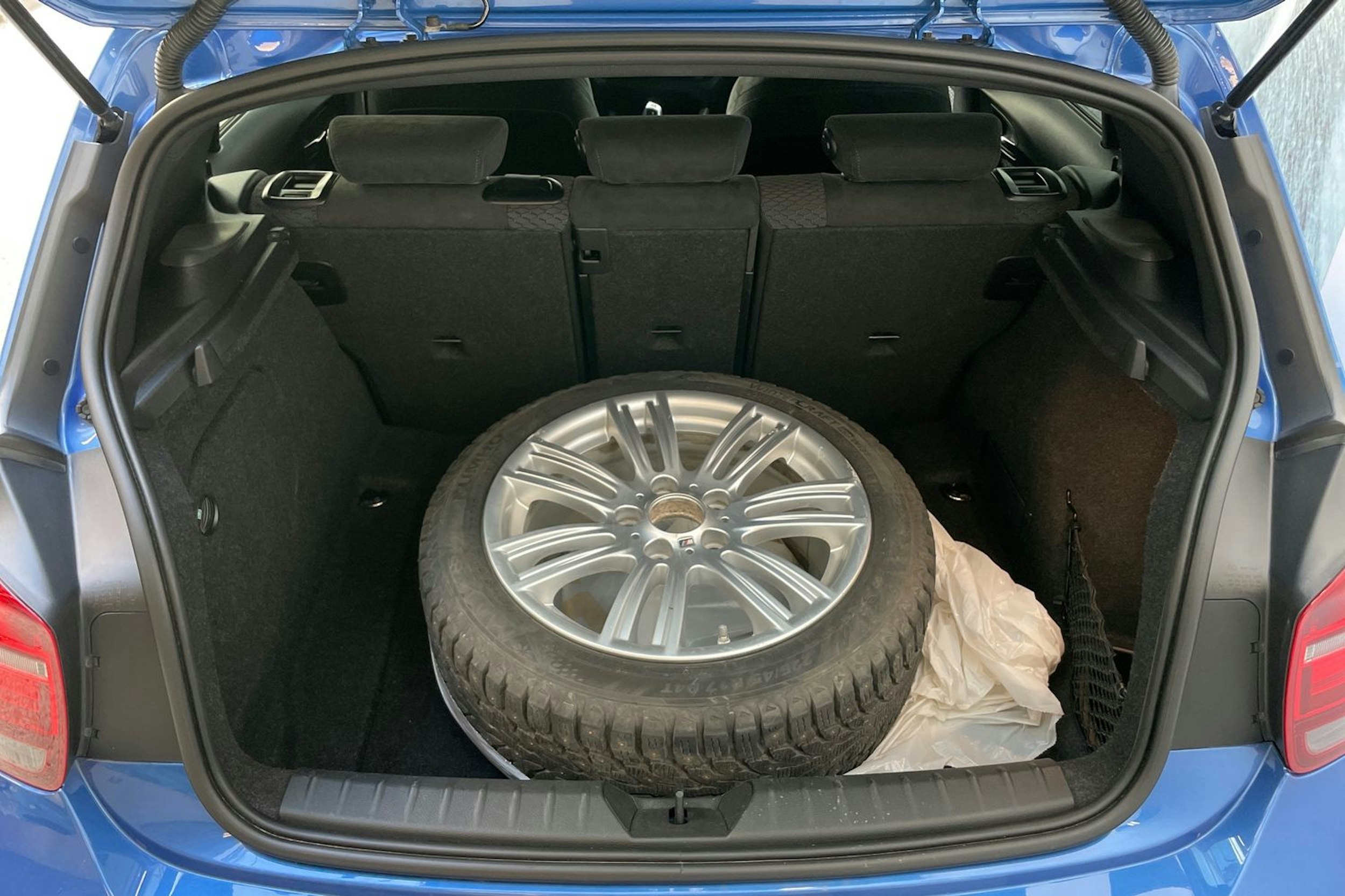 sininen BMW 116 2014 kuva 14.