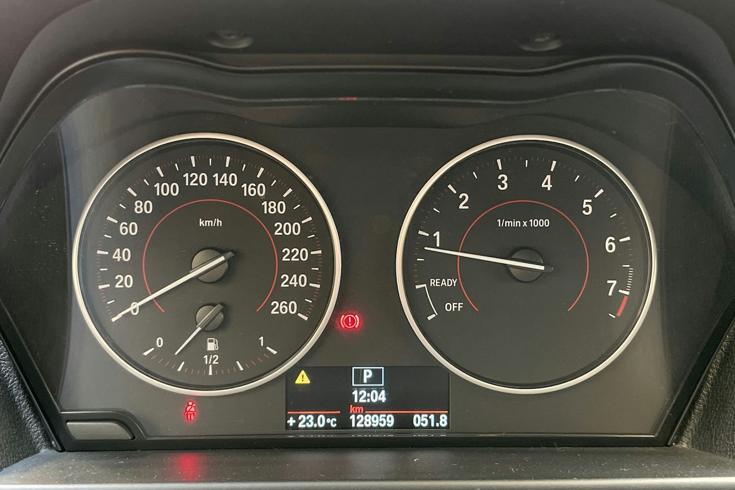 sininen BMW 116 2014 kuva 23.