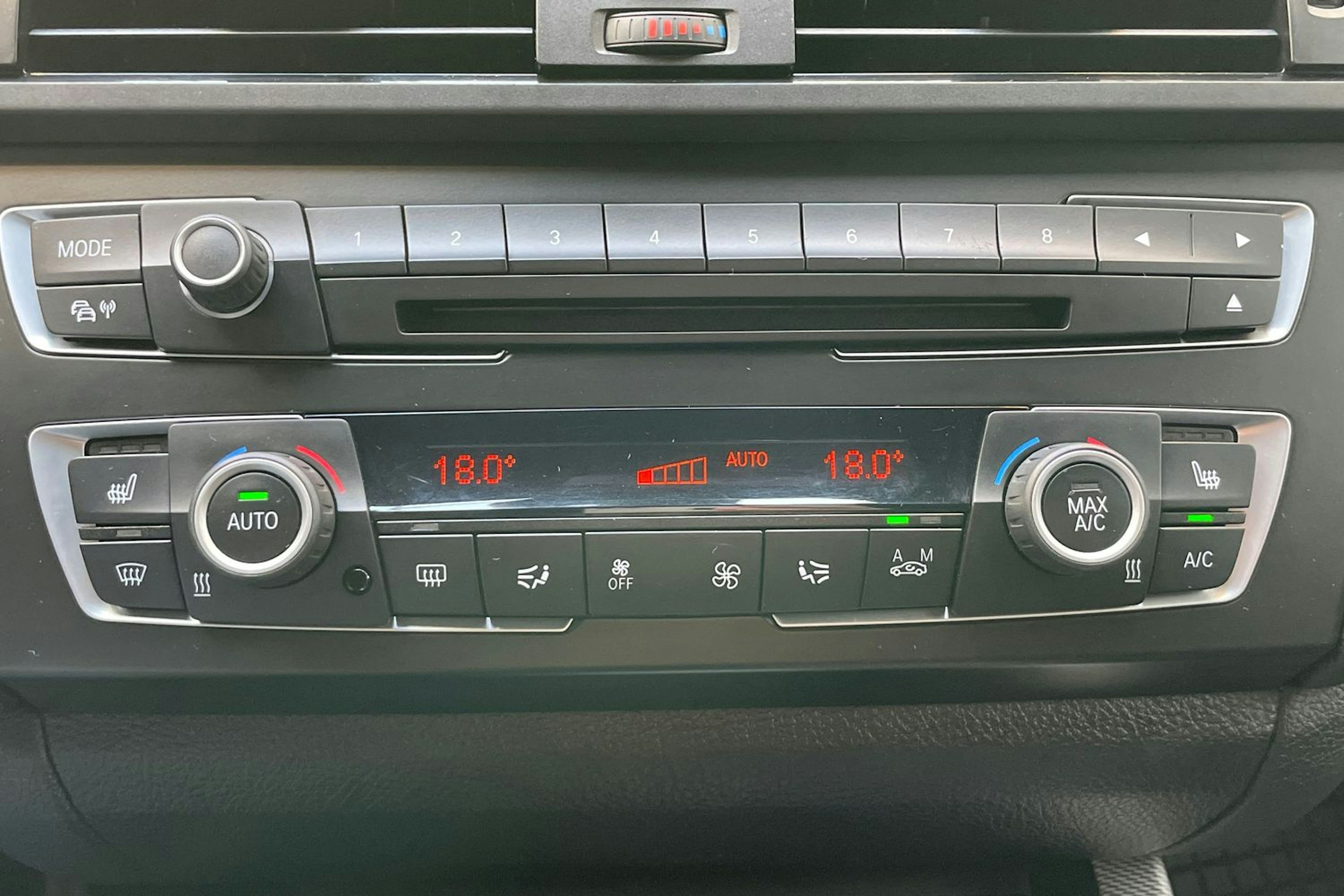 sininen BMW 116 2014 kuva 28.