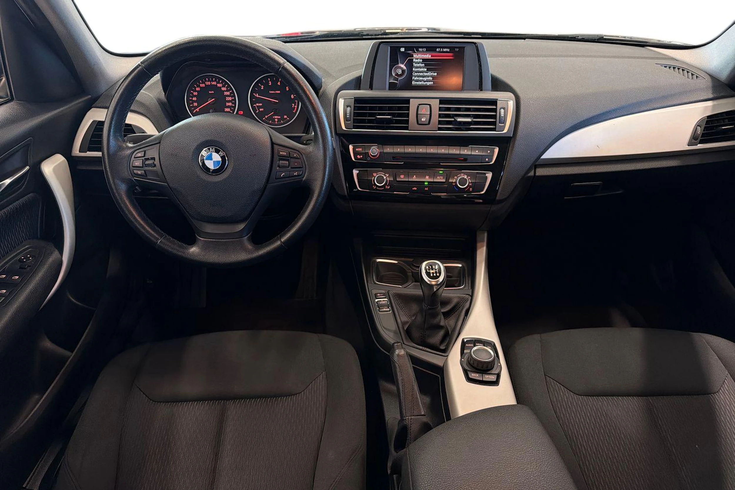 musta BMW 116 2015 kuva 7.