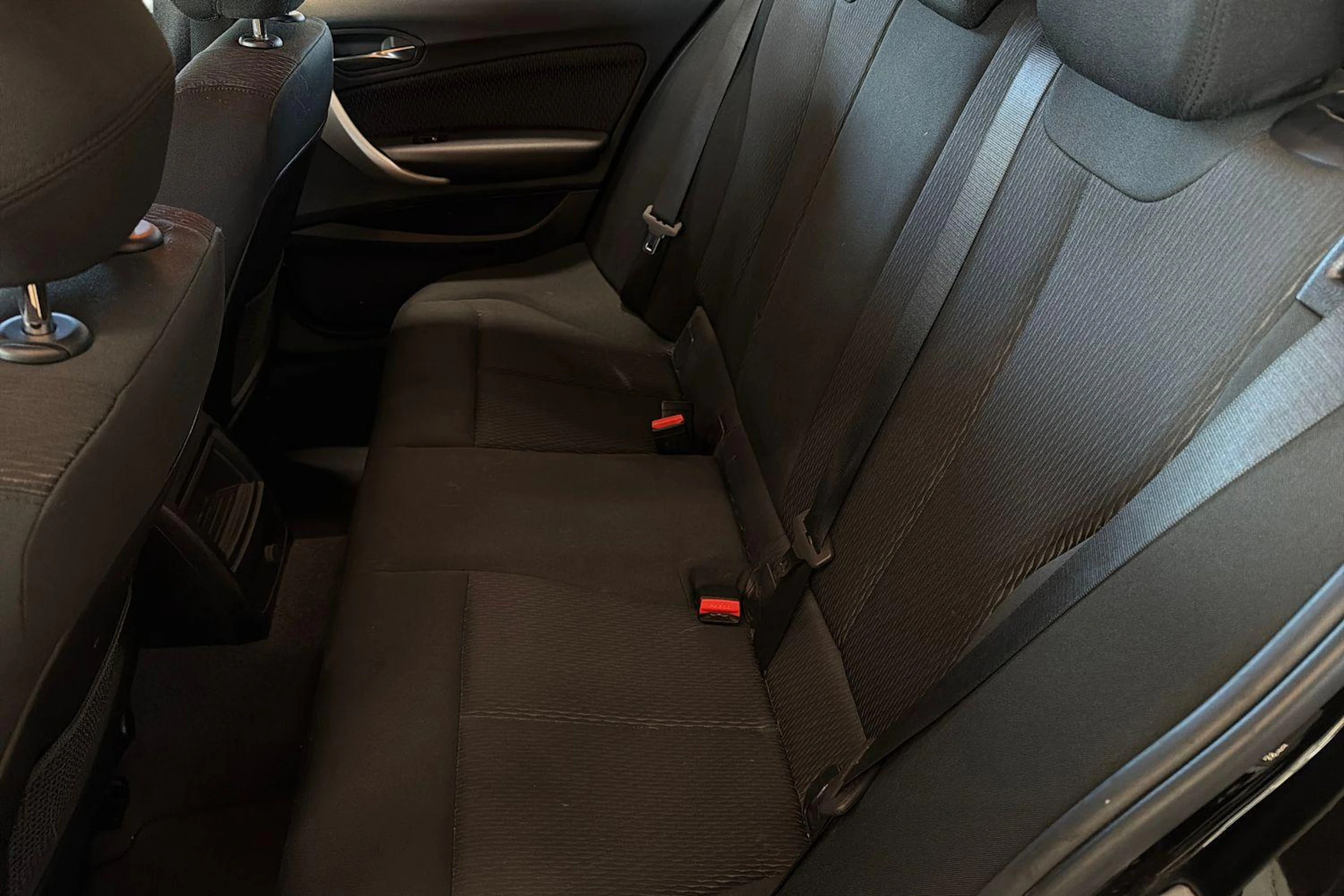 musta BMW 116 2015 kuva 8.