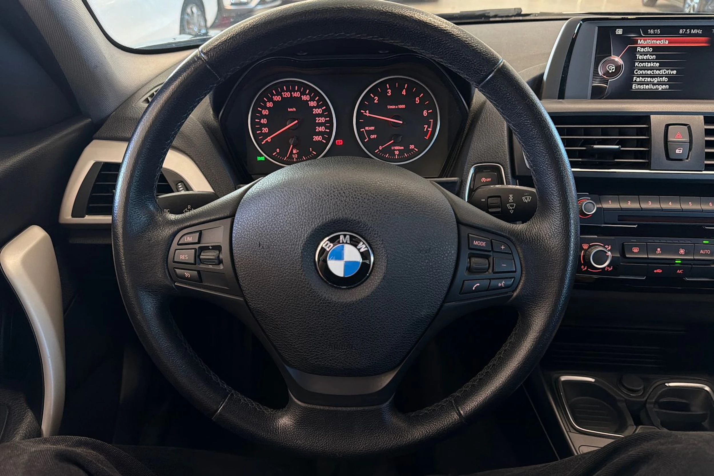musta BMW 116 2015 kuva 13.