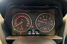 musta BMW 116 2015 kuva 16.
