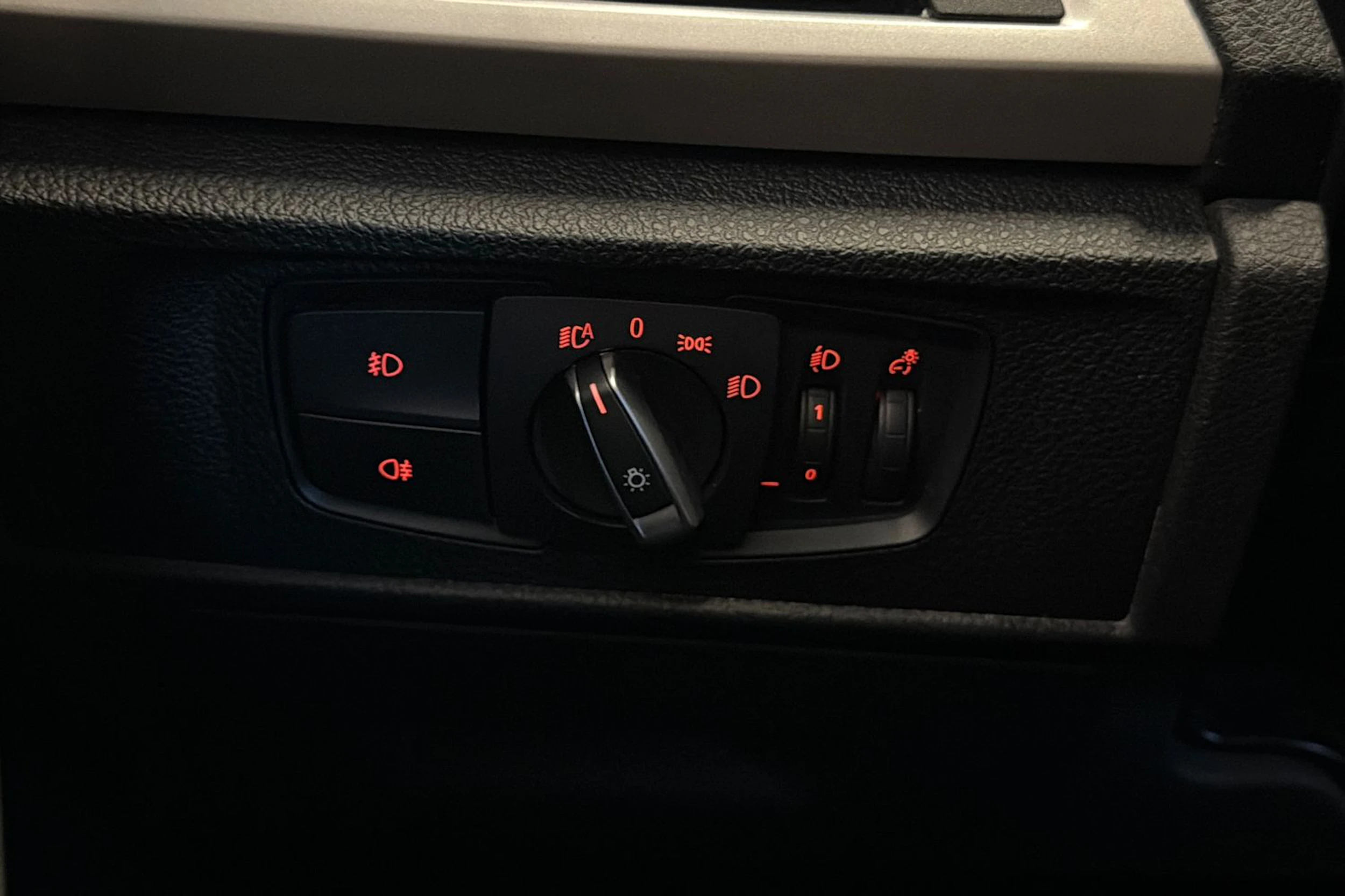 musta BMW 116 2015 kuva 17.