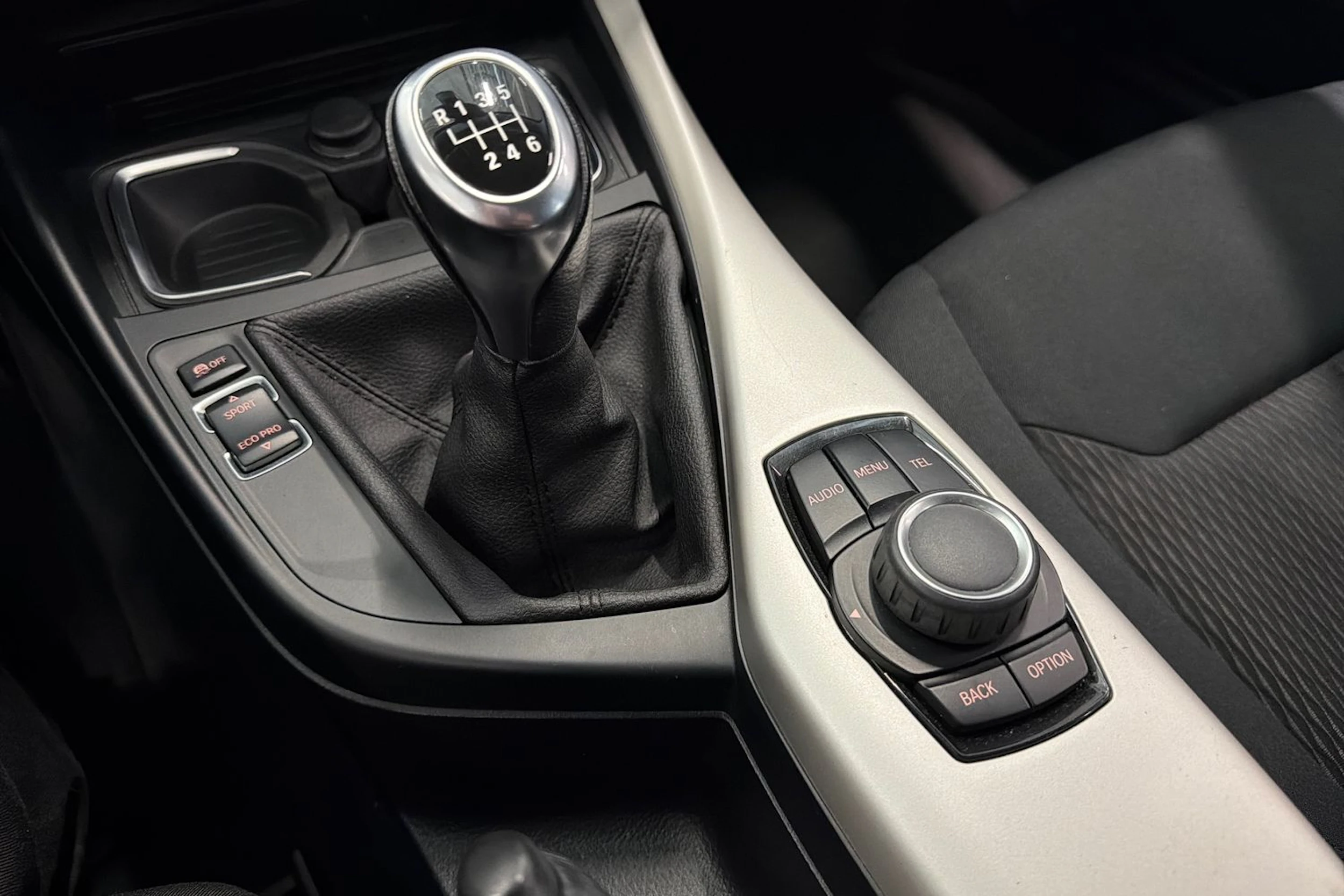 musta BMW 116 2015 kuva 19.