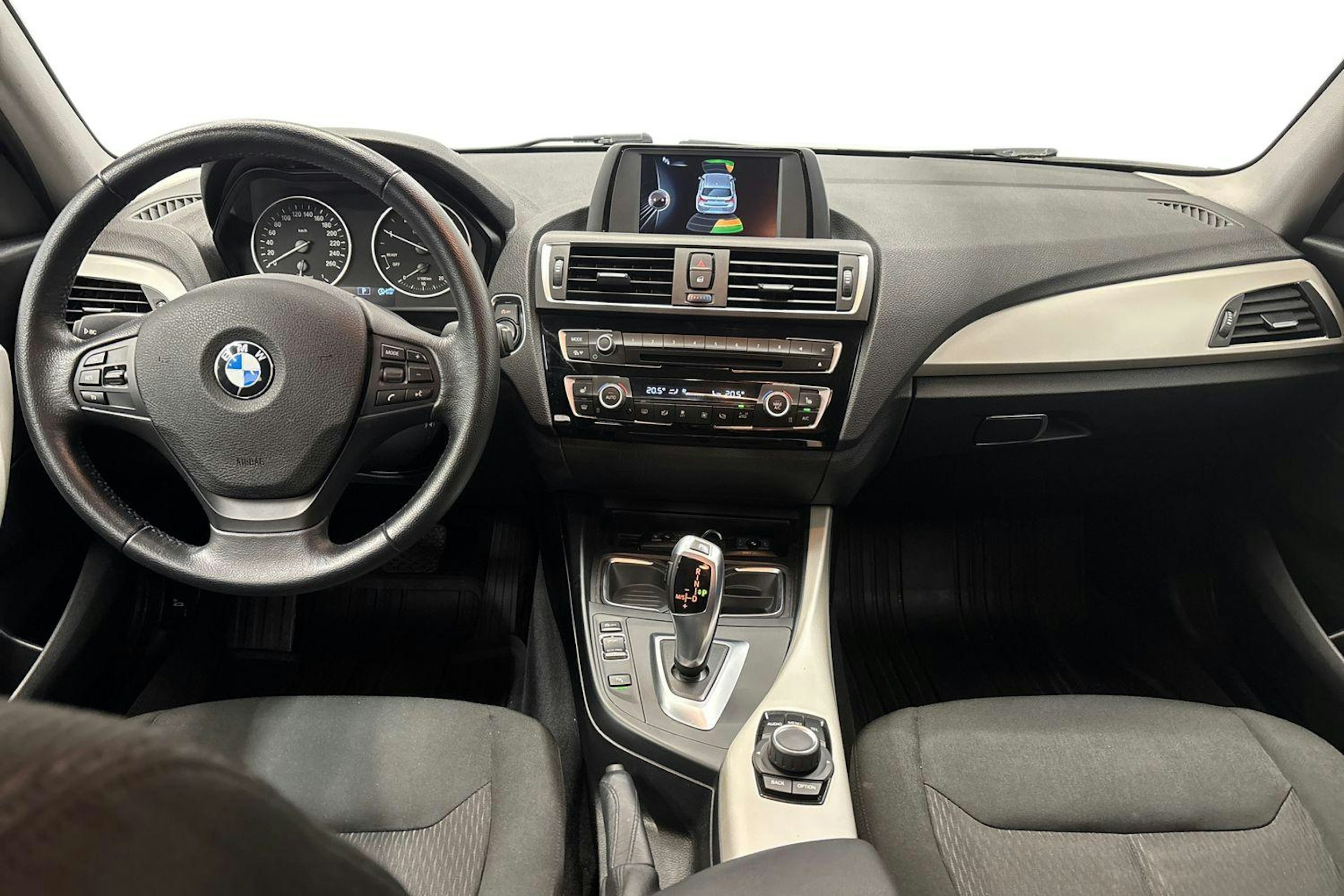 valkoinen BMW 116 2016 kuva 7.