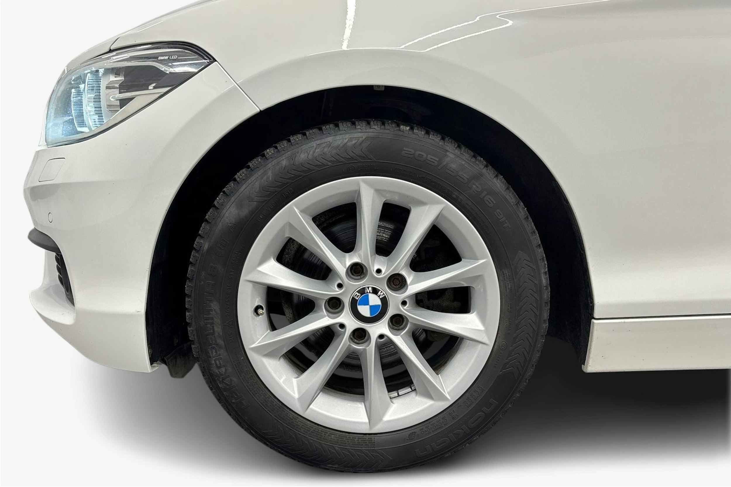 valkoinen BMW 116 2016 kuva 9.