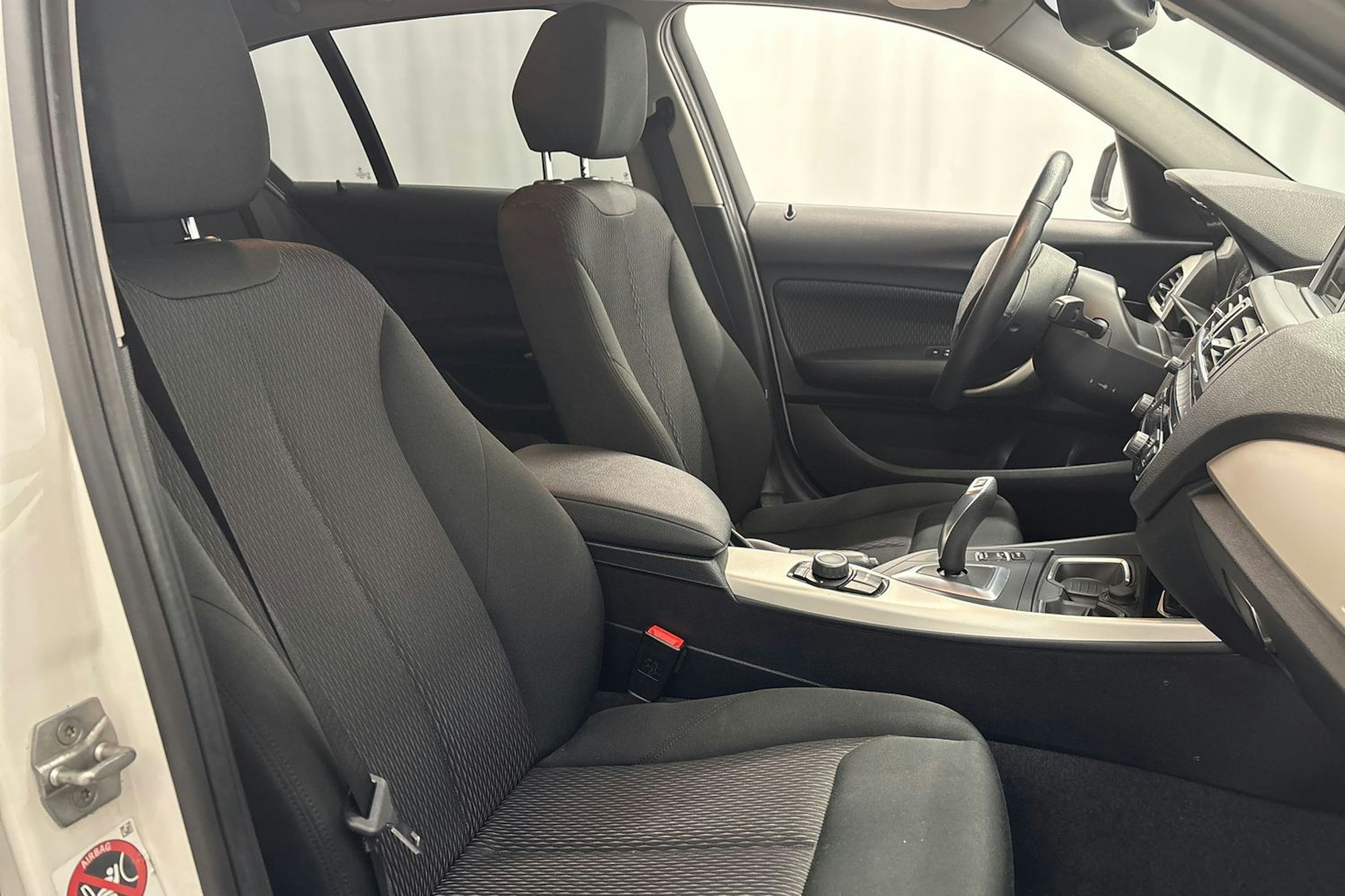 valkoinen BMW 116 2016 kuva 11.