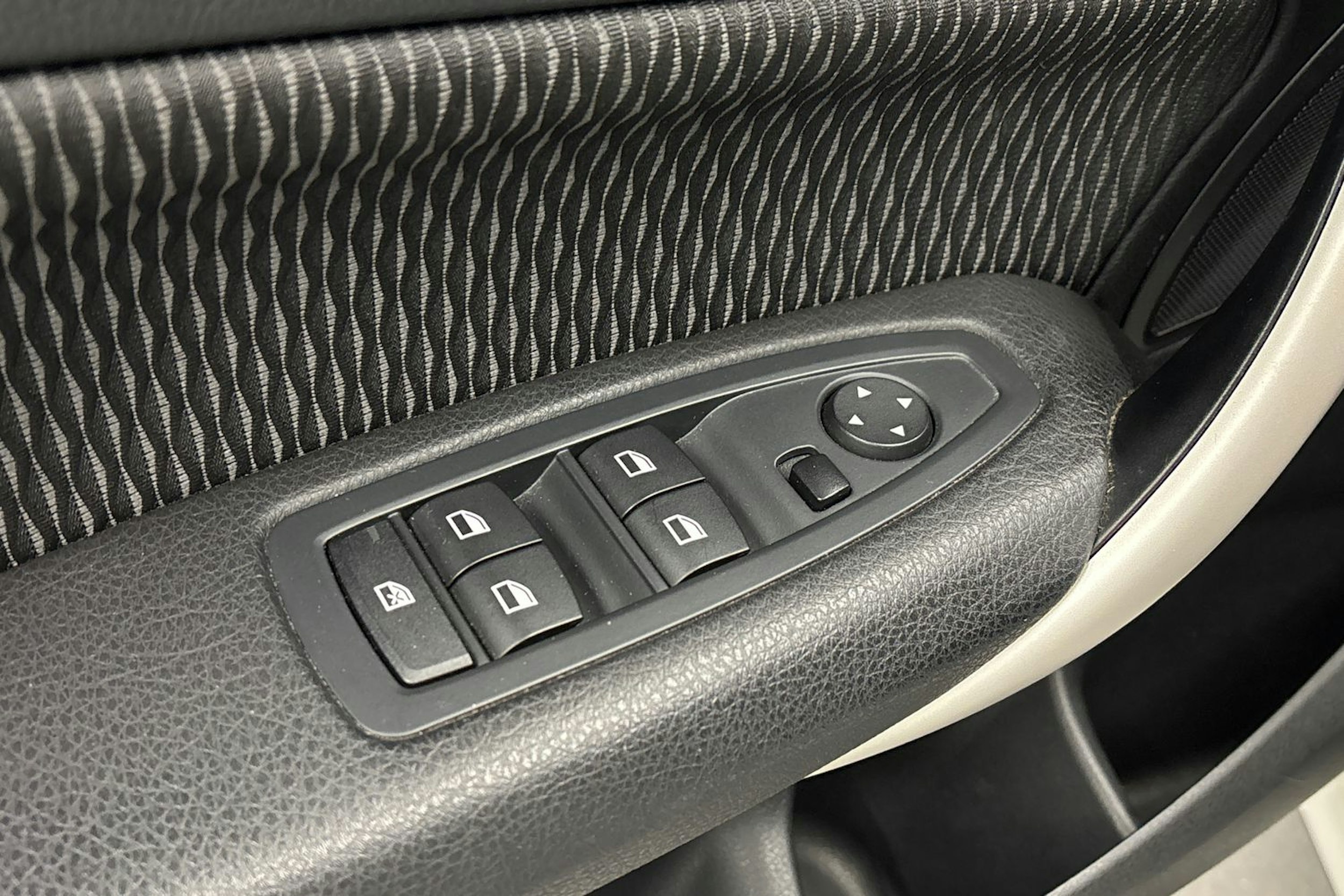 valkoinen BMW 116 2016 kuva 13.