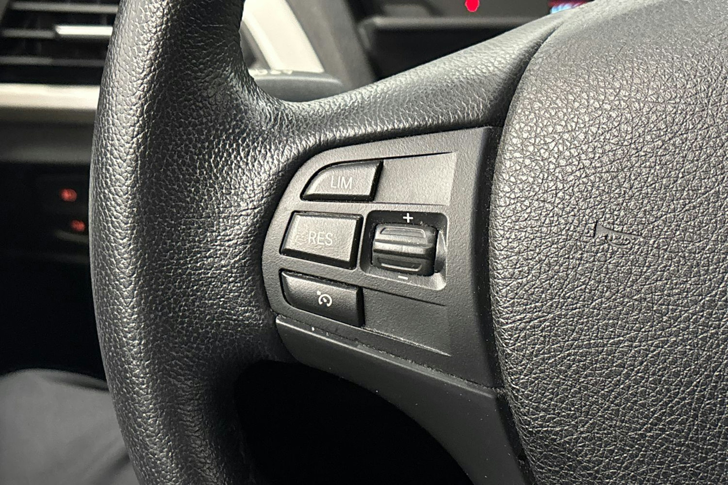 valkoinen BMW 116 2016 kuva 15.